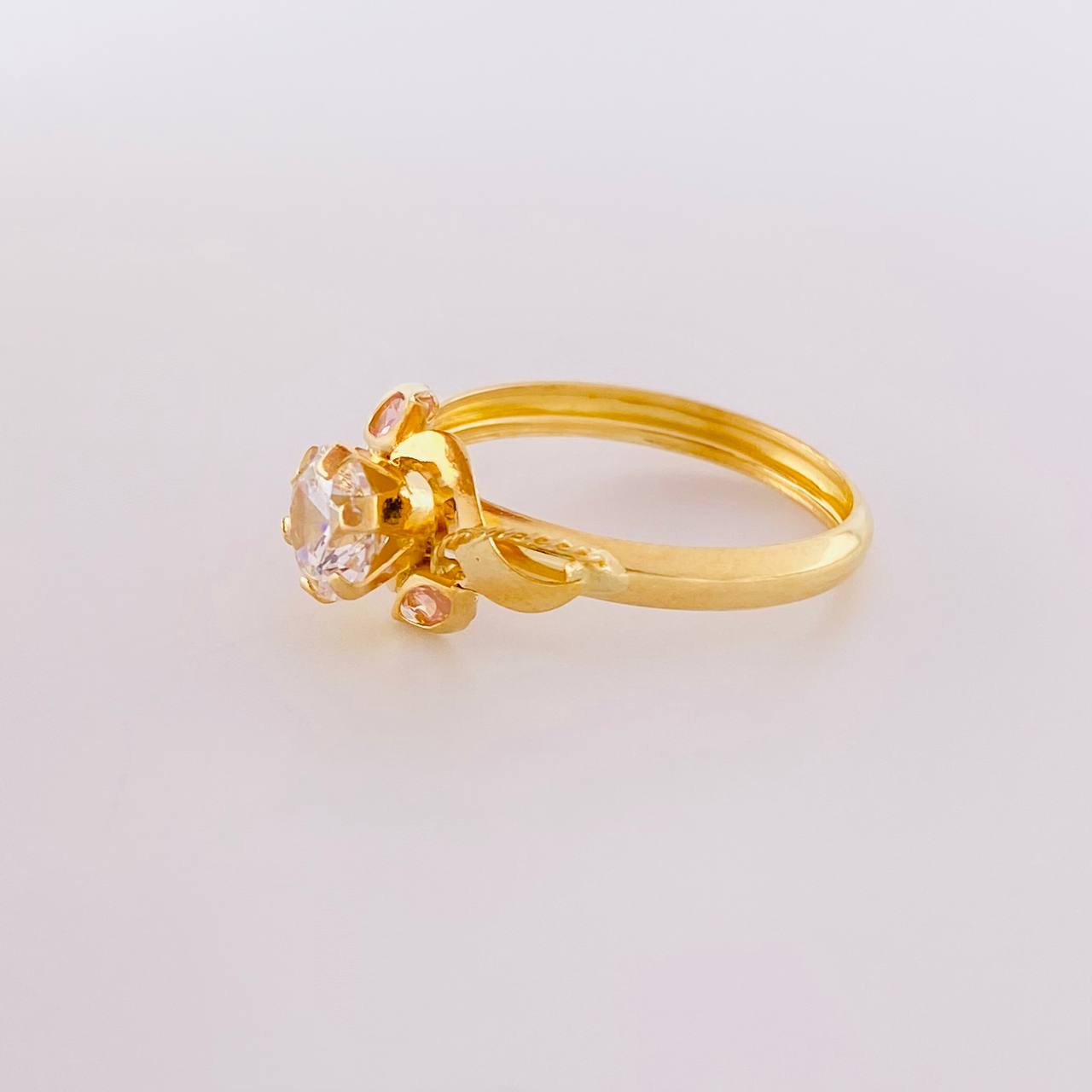 Anillo Solitario Flor De Cristal 1.65 g / T7 Oro Amarillo 18K