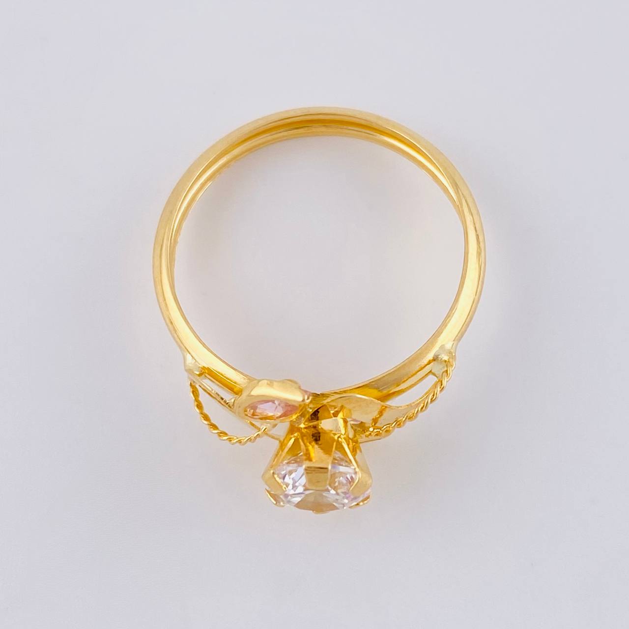 Anillo Solitario Flor De Cristal 1.7 g / T9 Oro Amarillo 18K