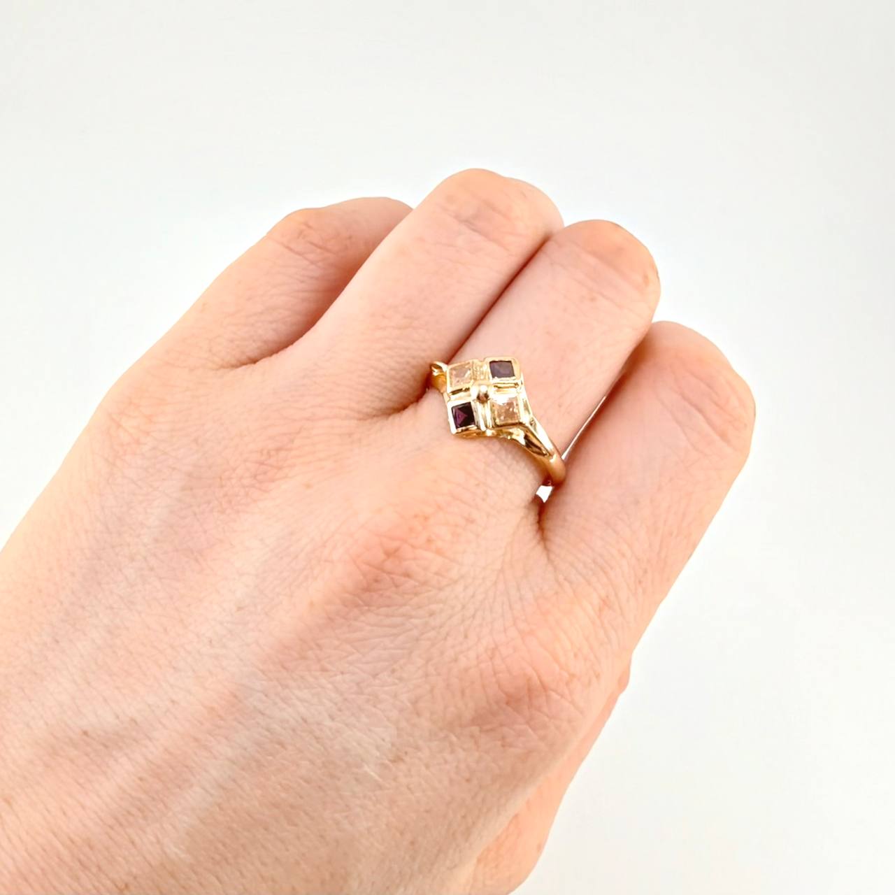 Anillo Rombo Imperial 1.8 g / T8 1/2 Oro Amarillo 18K