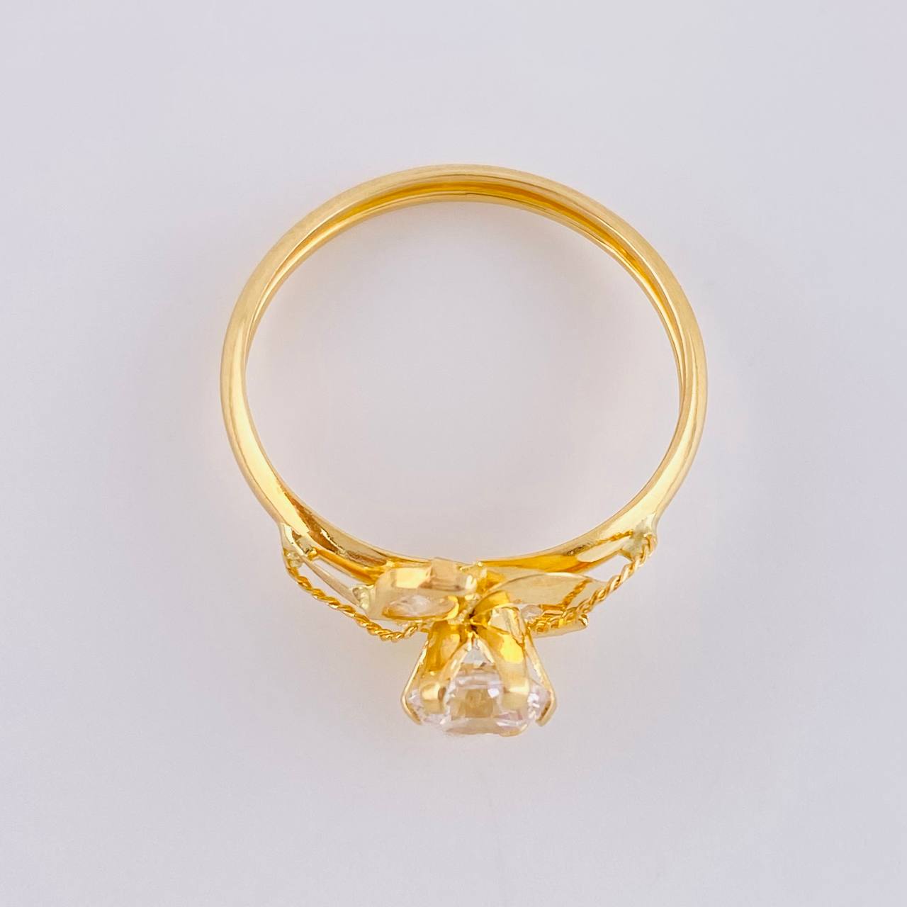 Crystal Flower Solitaire Ring 1.7 g / T8 1/2 Yellow Gold 18K