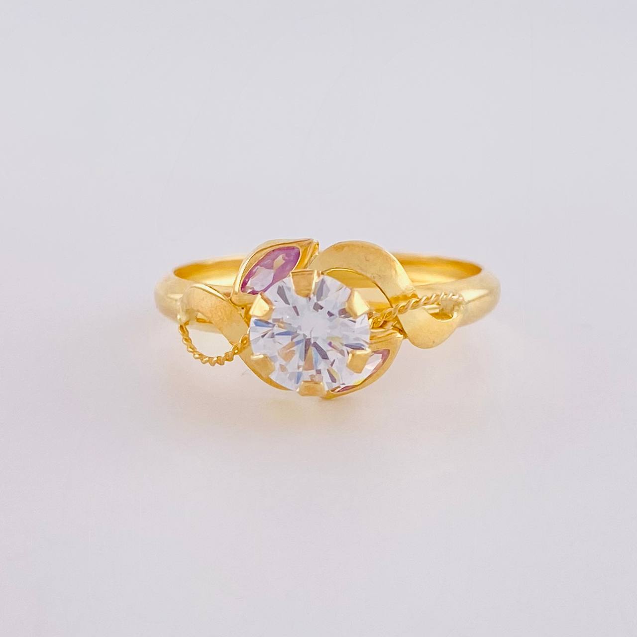 Crystal Flower Solitaire Ring 1.6 g / T7 18K Yellow Gold