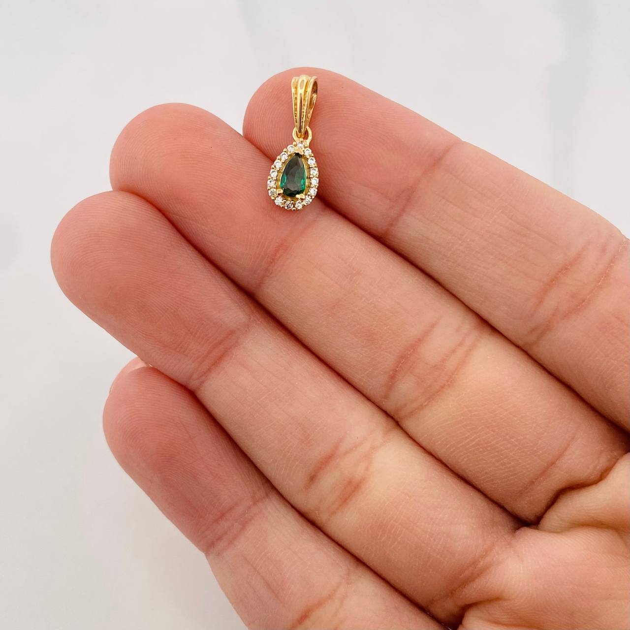 Dije Halo Lágrima 0.7g / 1/2 in Oro Amarillo 18K