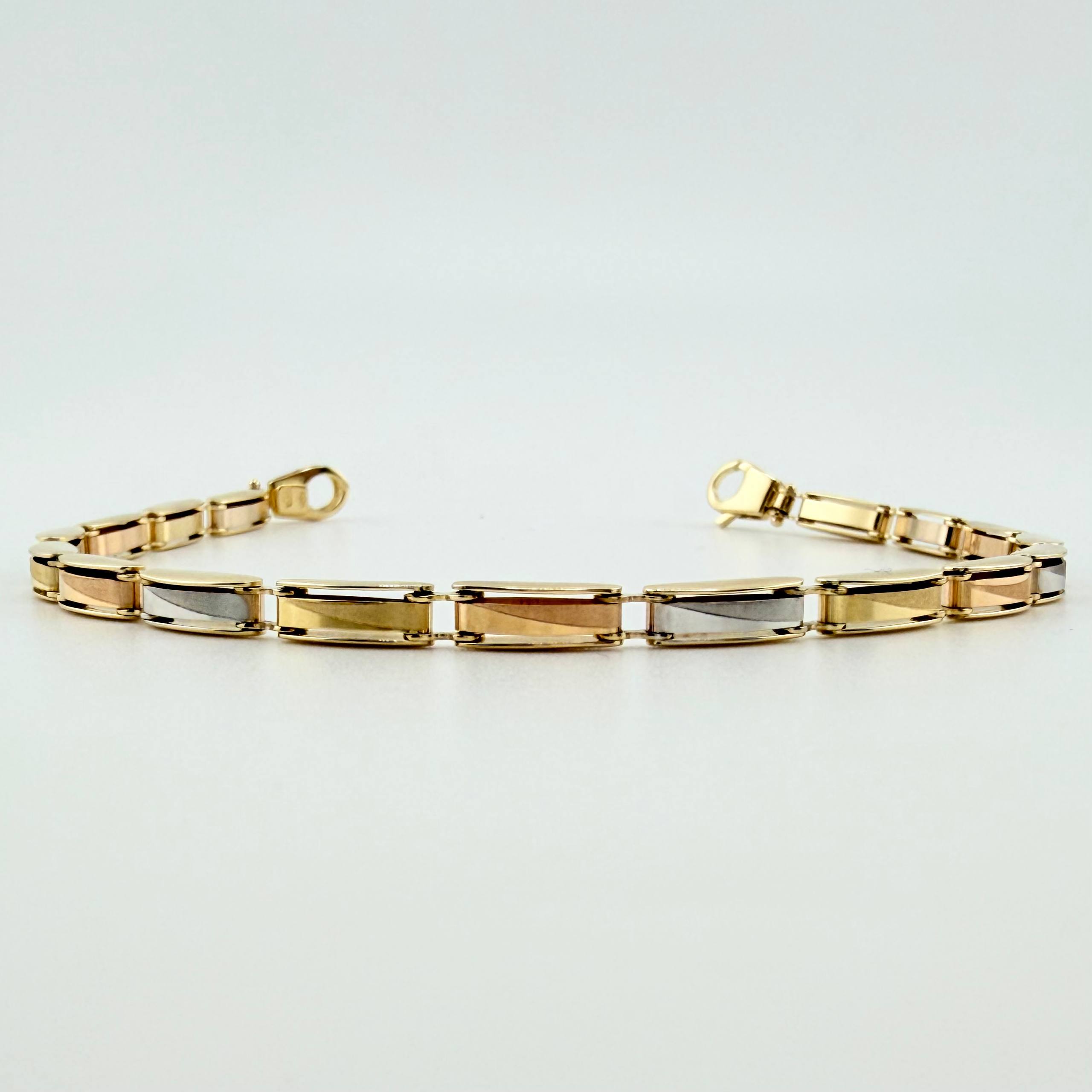 Pulso Rustico Triada 10.65gr / 8 1/4 in / 4mm Tres Oros +4 18K ©