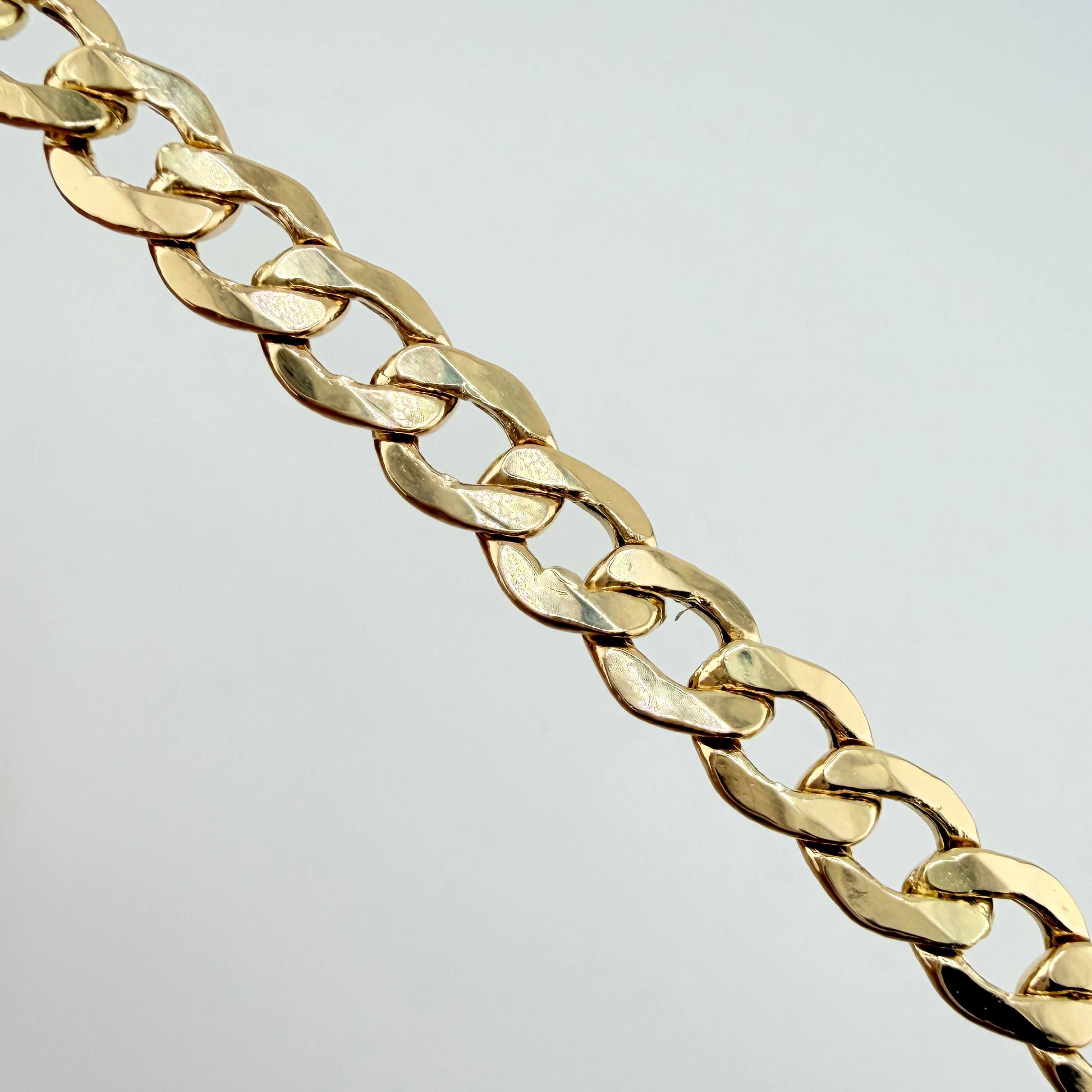 Pulso Cubano 10.65gr / 8 1/2 in / 7.7mm Oro Amarillo +4 18K ©