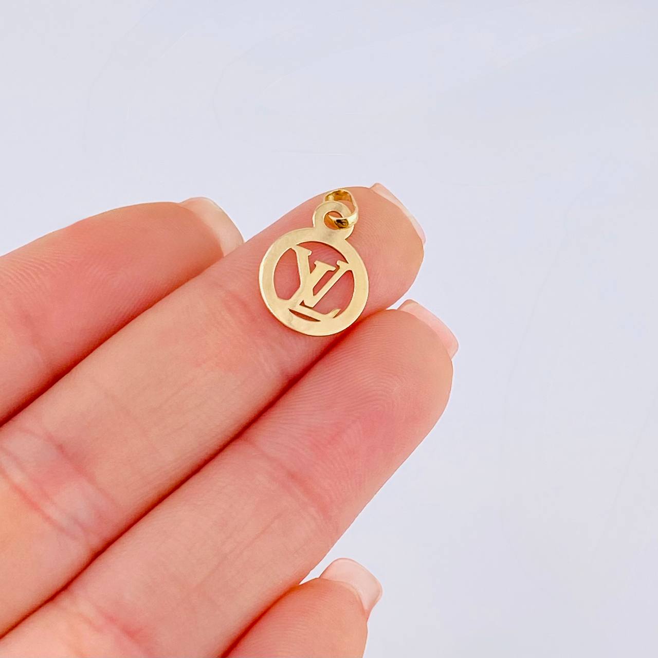 Pendant Circle Letter 0.5 g / 3/4 in Yellow Gold 18K