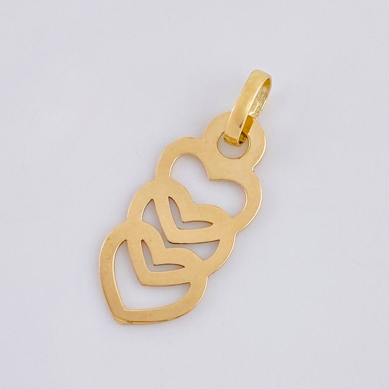 Dije Trio Corazones Silueta 0.5 g / 3/4 in Oro Amarillo 18K