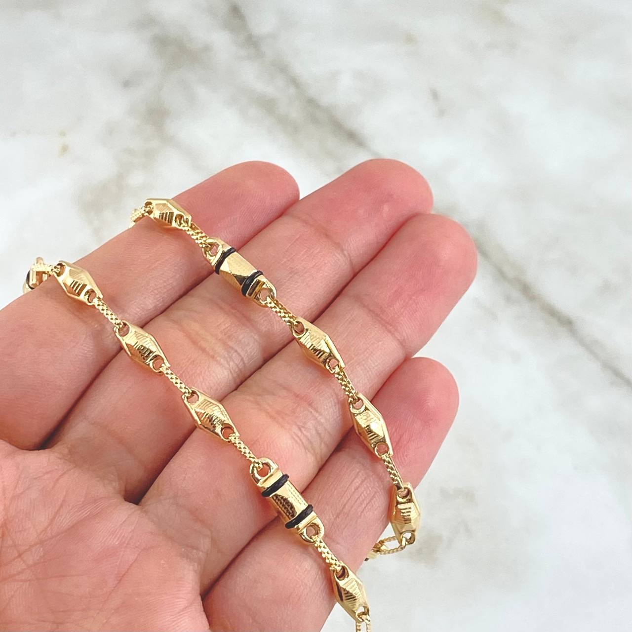 Cadena Rustica Rayada 3X1 11gr / 60cm / 4.5mm Punteada Cauchos Negros Oro Amarillo 18K