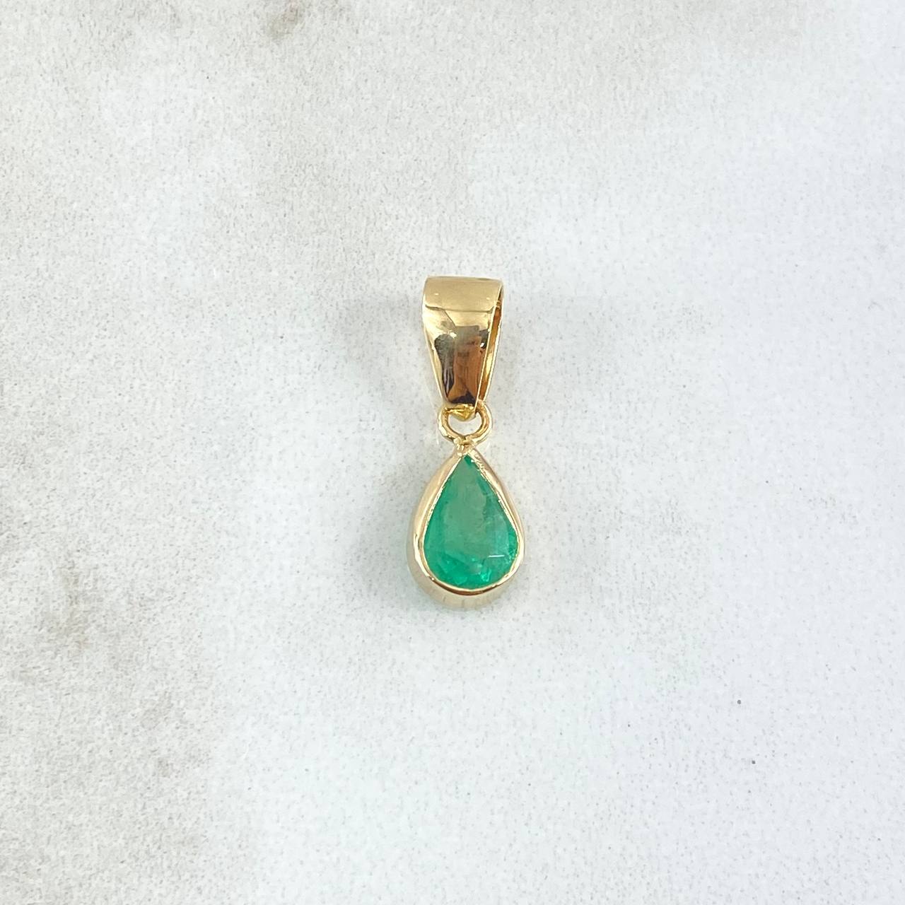 Dije Gota Lisa 0.9gr / 1.8cm / Esmeralda 58pts Oro Amarillo 18K (Joya) ©