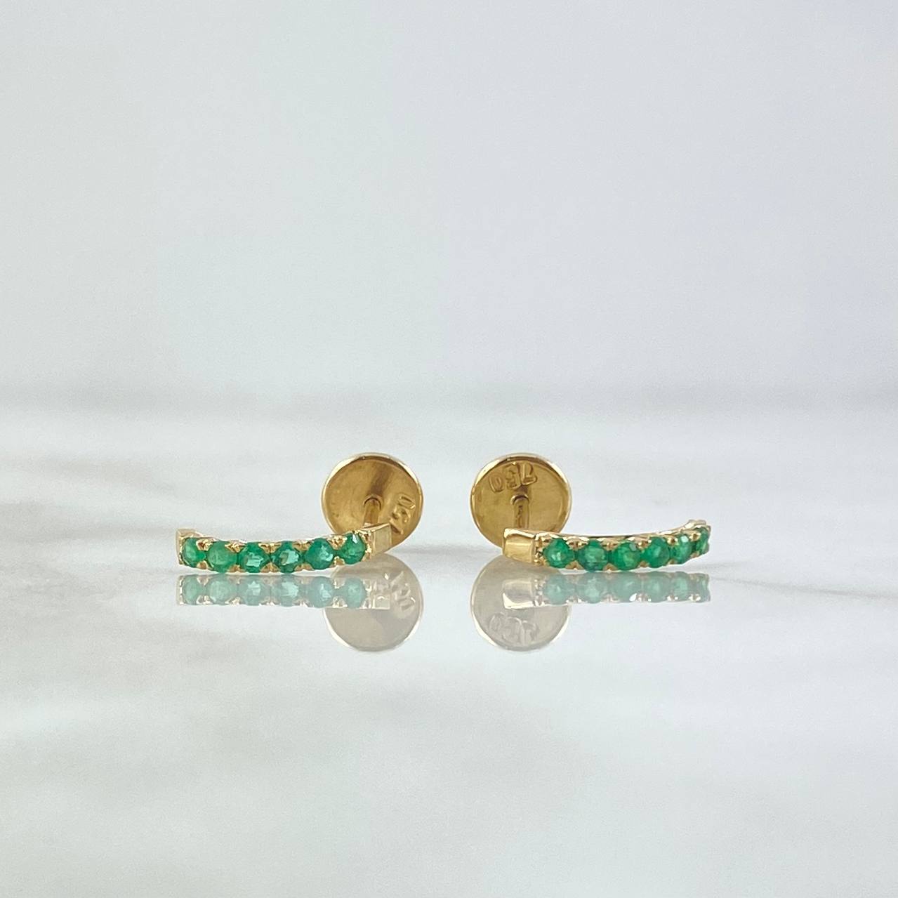 Topos Ola Curva 0.8gr / 1.1cm / Esmeraldas 25Pts Oro Amarillo 18K (Joya)