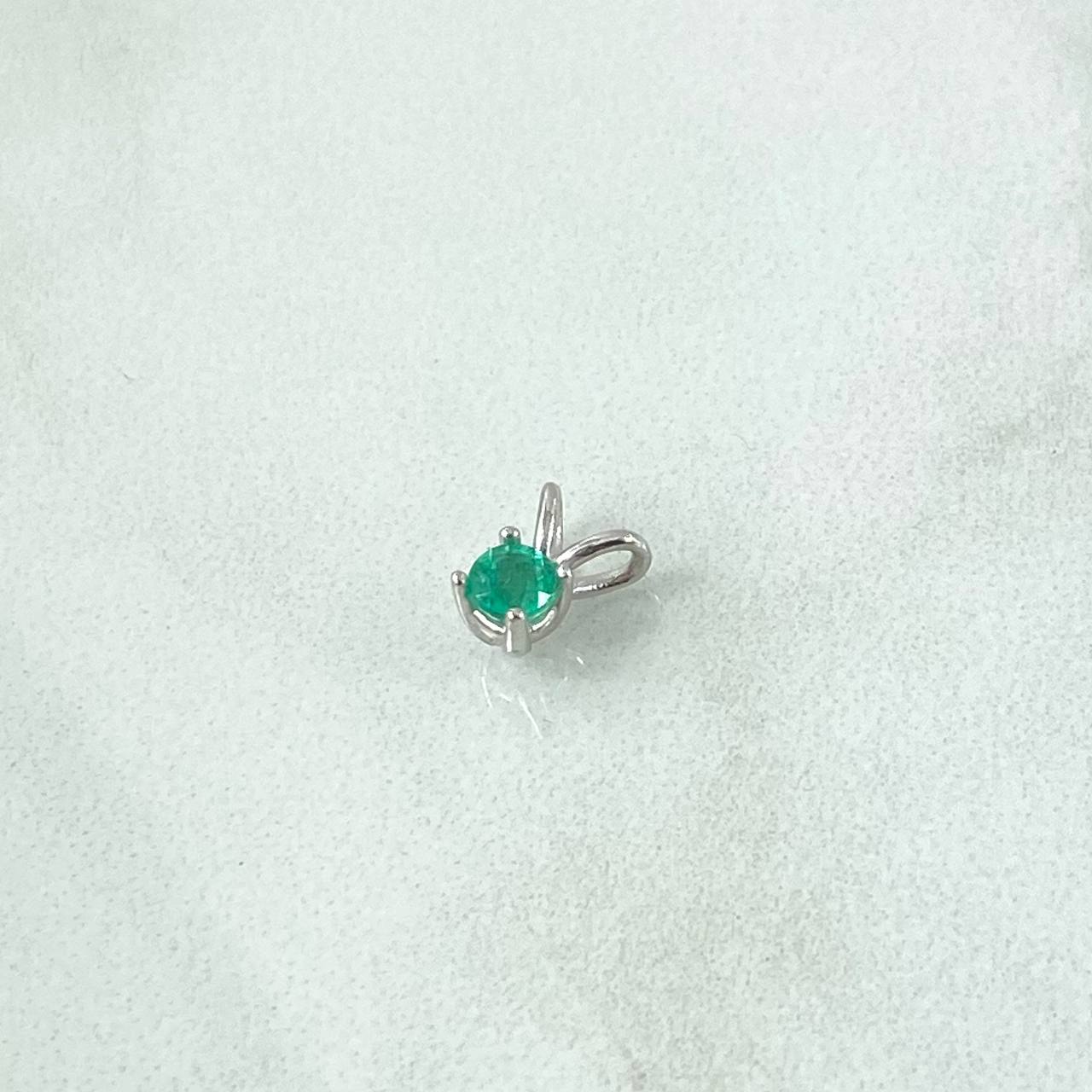 Dije Piedra Cruzada 0.4gr / 0.7cm / Esmeraldas 035Pts Oro Blanco 18K (Joya)