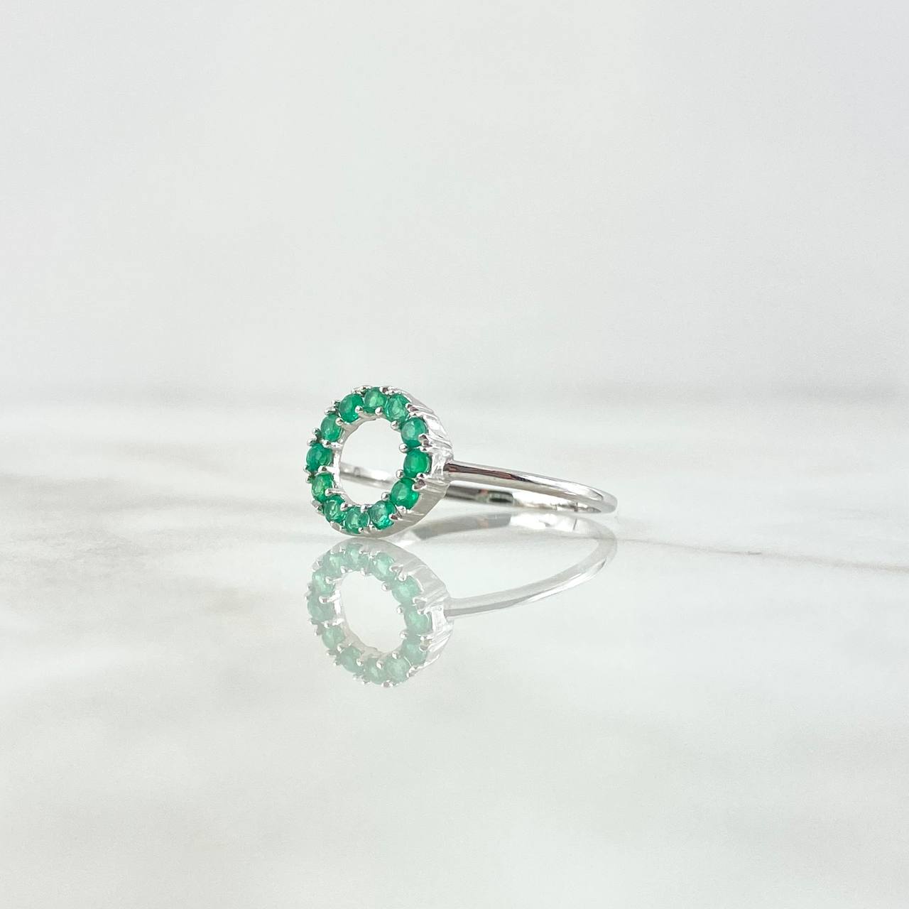 Hollow Circle Ring 1.4gr / T6 3/4 / 25Pts Emeralds 18K White Gold (Jewel)