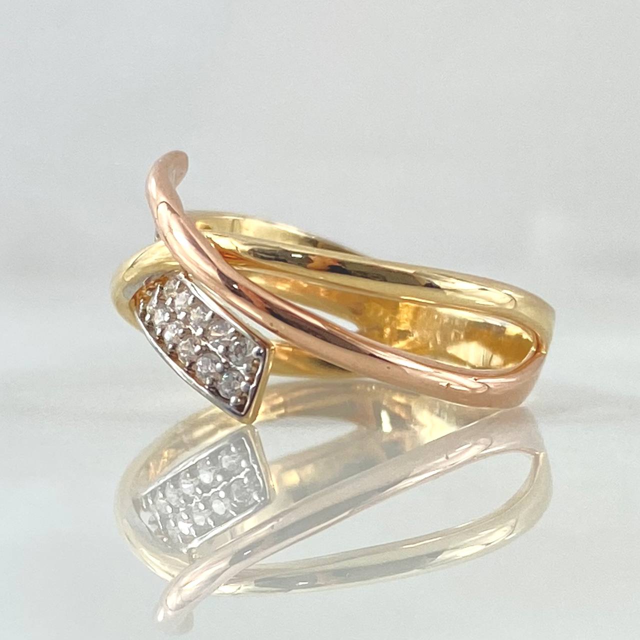 Crossed Ring 3.6gr / Size 6 1/4 / 18K Gold