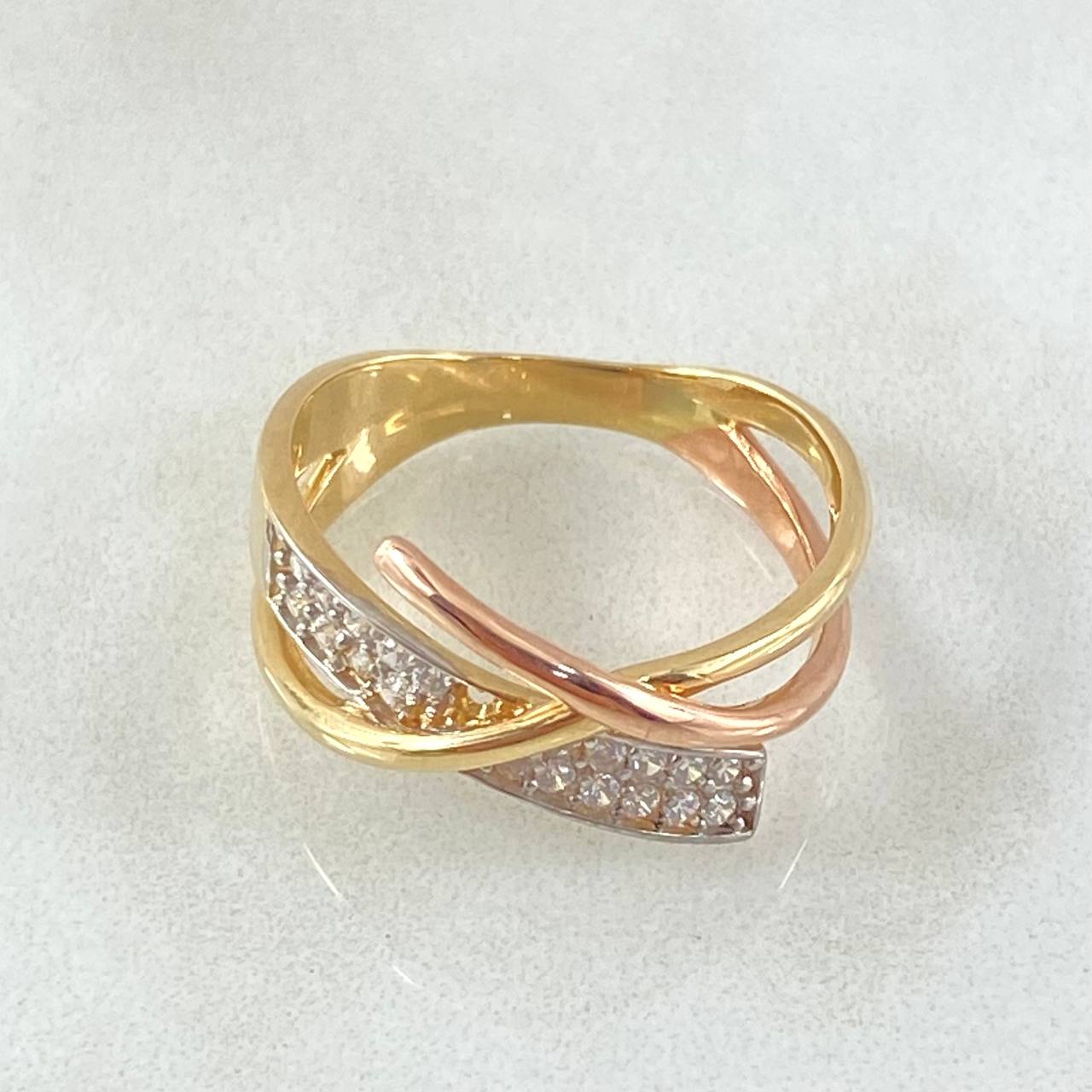 Crossed Ring 3.6gr / Size 6 1/4 / 18K Gold