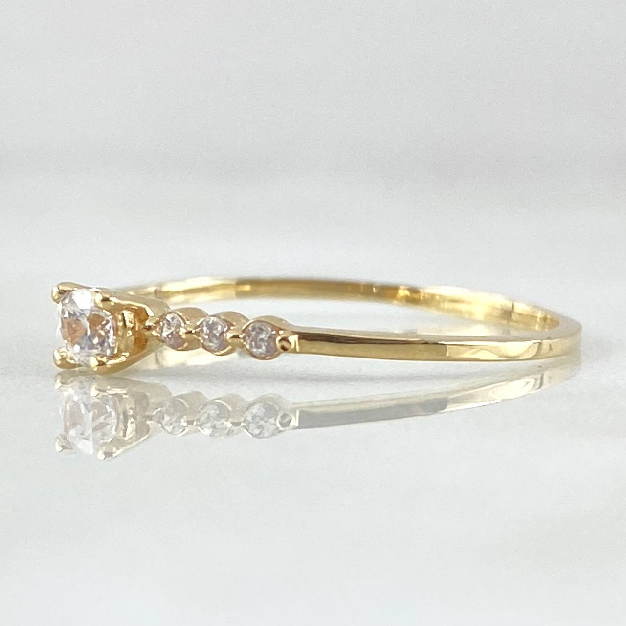 Solitaire Ring 1.2gr / Size 7 3/4 / 18K Gold