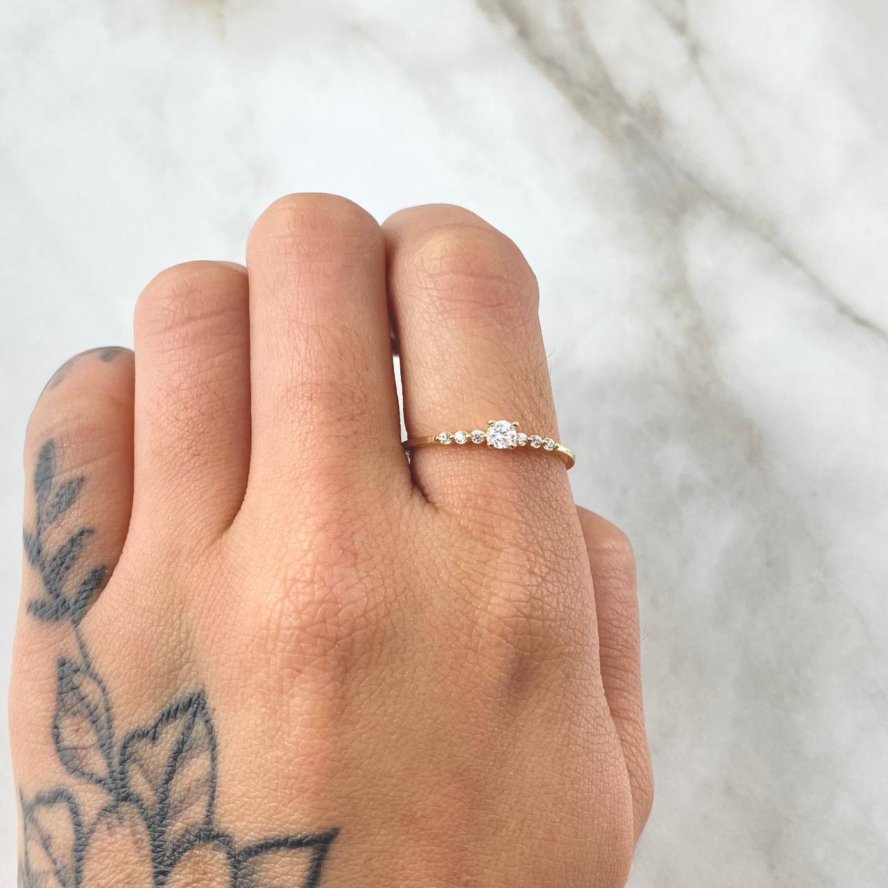 Solitaire Ring 1.15gr / Size 8 / 18K Gold