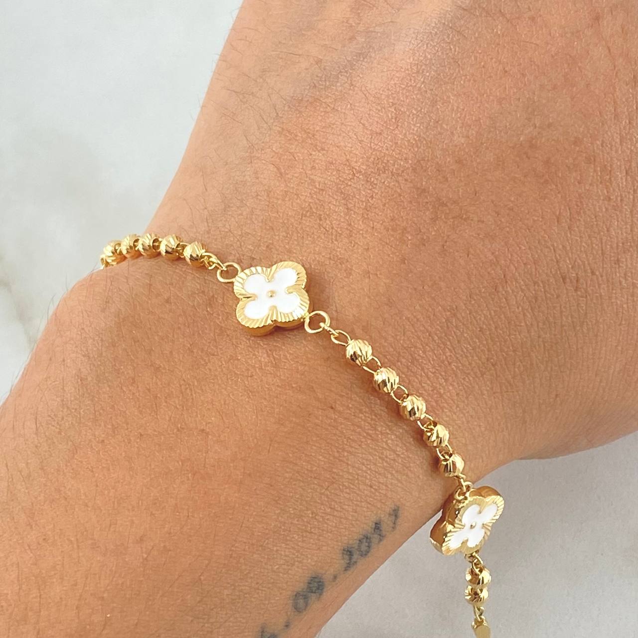 Military Clover Bracelet 4.9gr / 7.5in / 18K Gold -