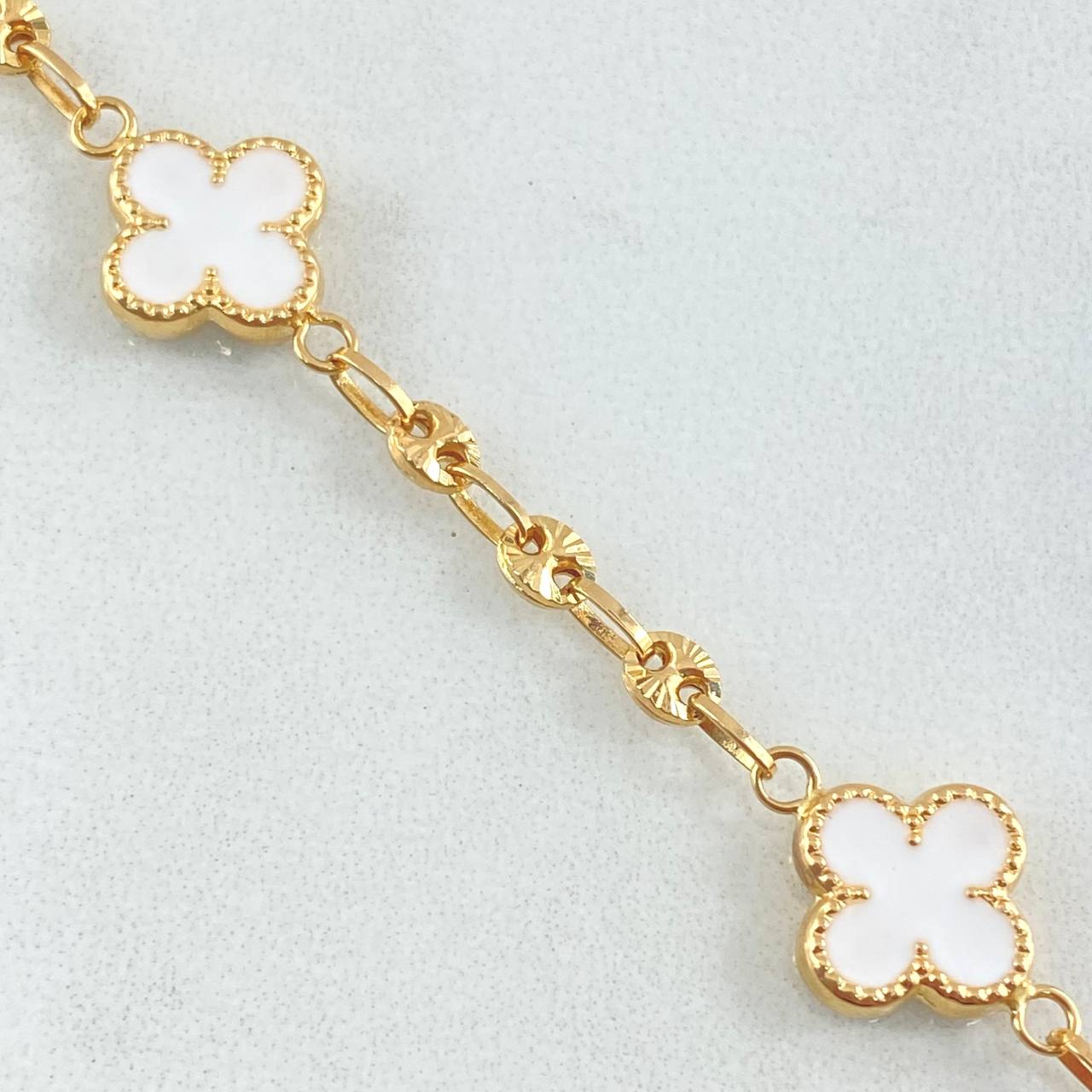 Bracelet GC Clover 3.9gr / 7.1in / 18K Gold -