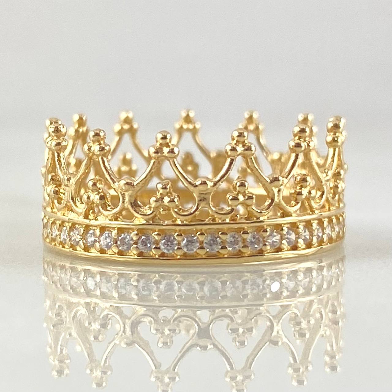 Crown Ring 2.6gr / Size 7 1/4 / 18K Gold -