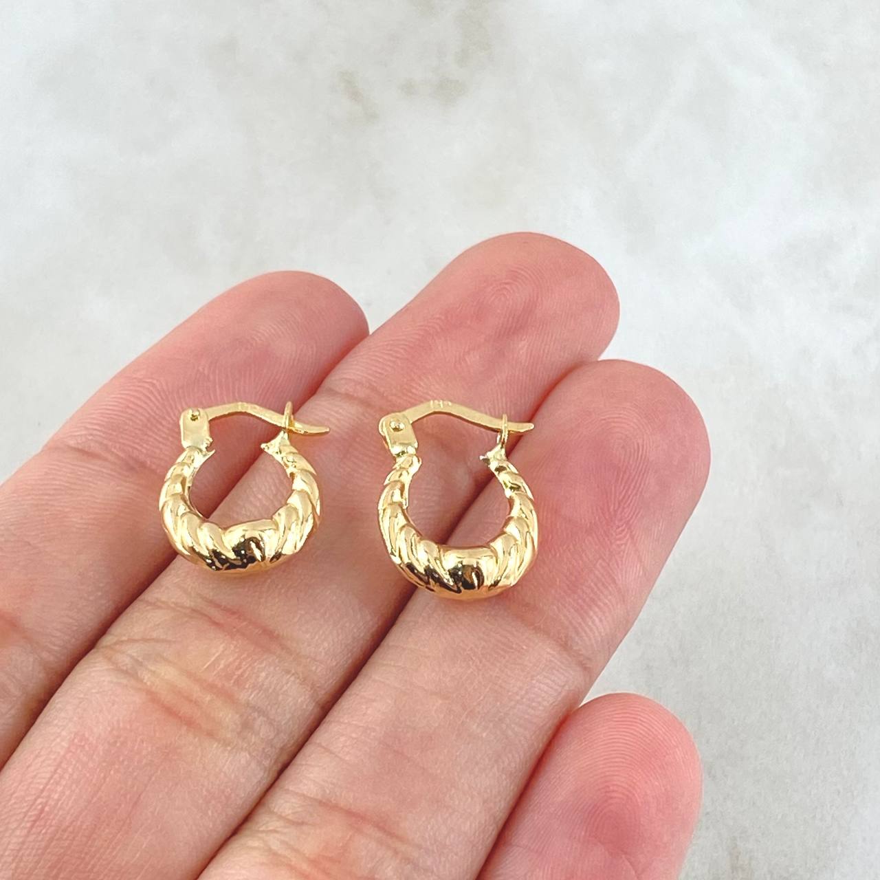 Hoop Earrings Peephole 1.15gr / 0.6in / 18K Gold