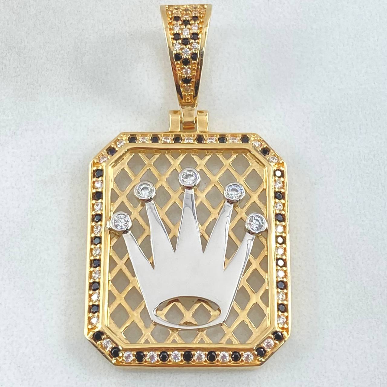 Pendant Crown Plate 10gr / 4.6cm / 18K Gold ©