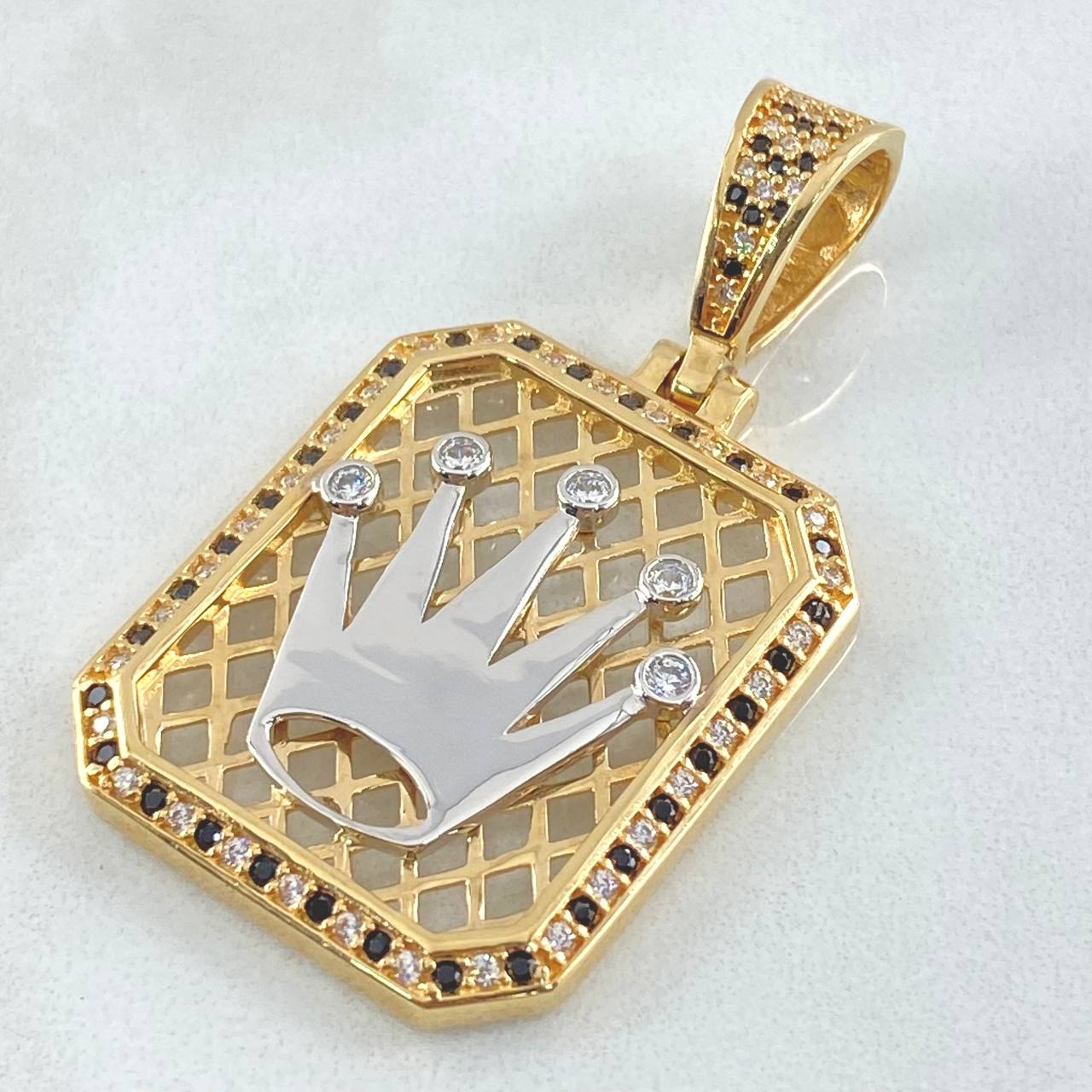 Pendant Crown Plate 10gr / 4.6cm / 18K Gold ©