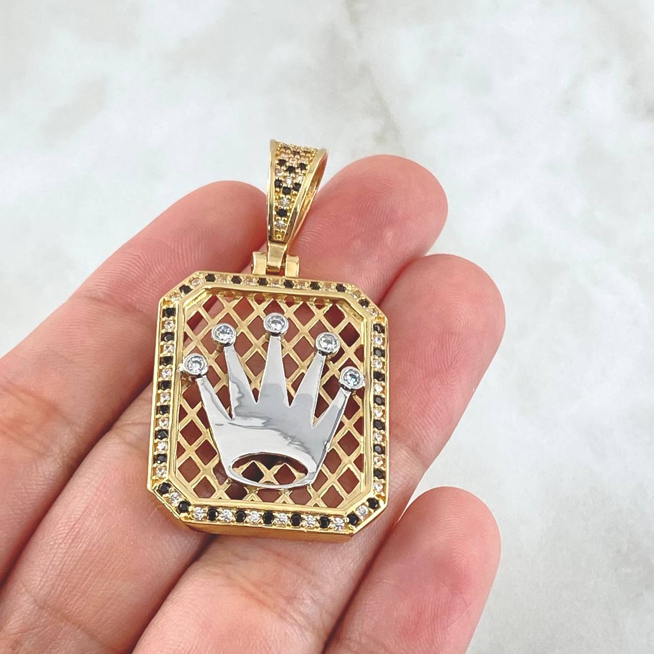 Pendant Crown Plate 10gr / 4.6cm / 18K Gold ©
