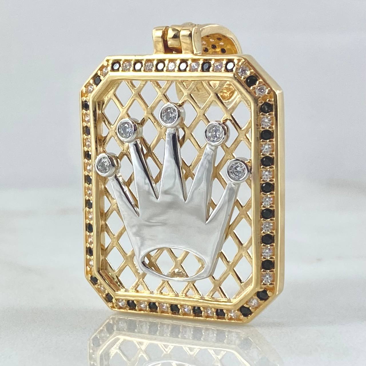 Pendant Crown Plate 10gr / 4.6cm / 18K Gold ©