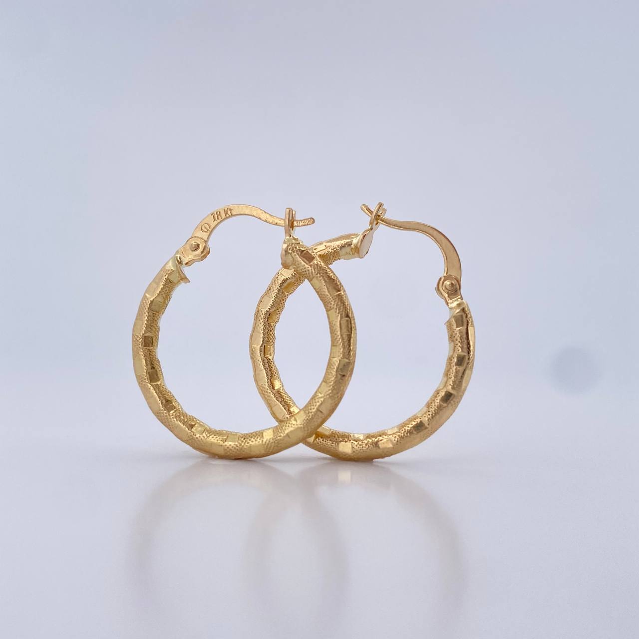 Hoop Earrings Sandra 2.25gr / 2.5cm / 18K Yellow Gold $