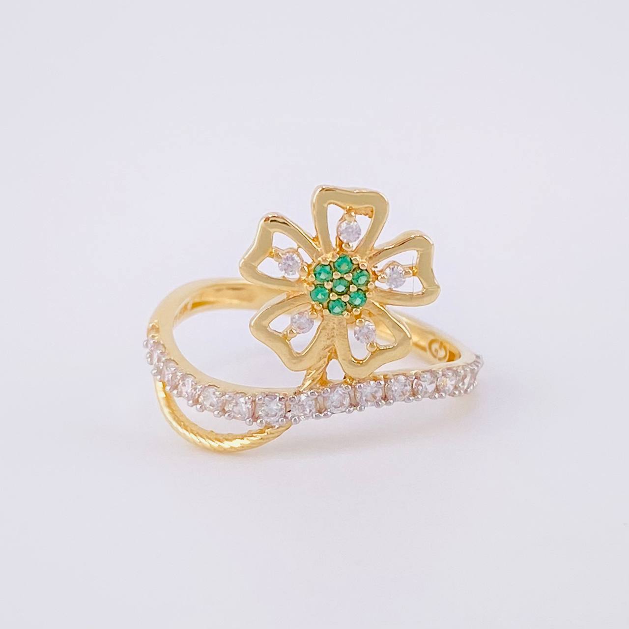 Crossed Clover Ring 2.45g / T6 1/4 Two-Tone Yellow White Gold 18K