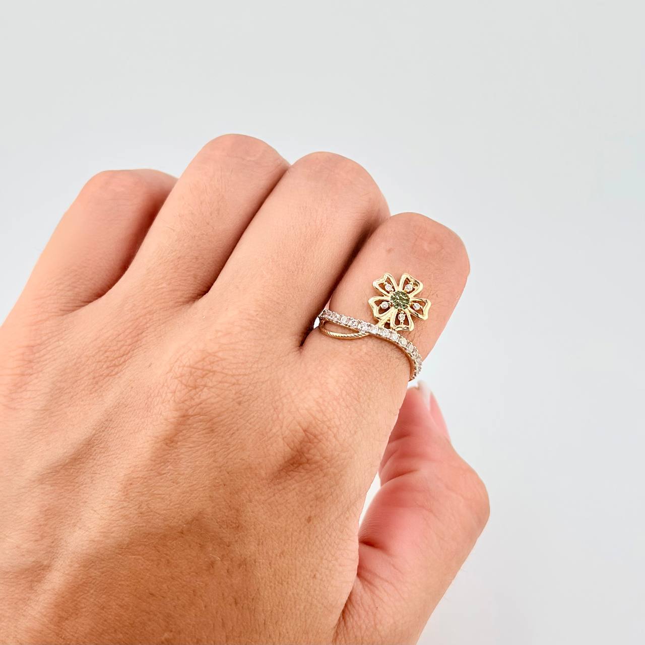 Crossed Clover Ring 2.45g / T6 1/4 Two-Tone Yellow White Gold 18K