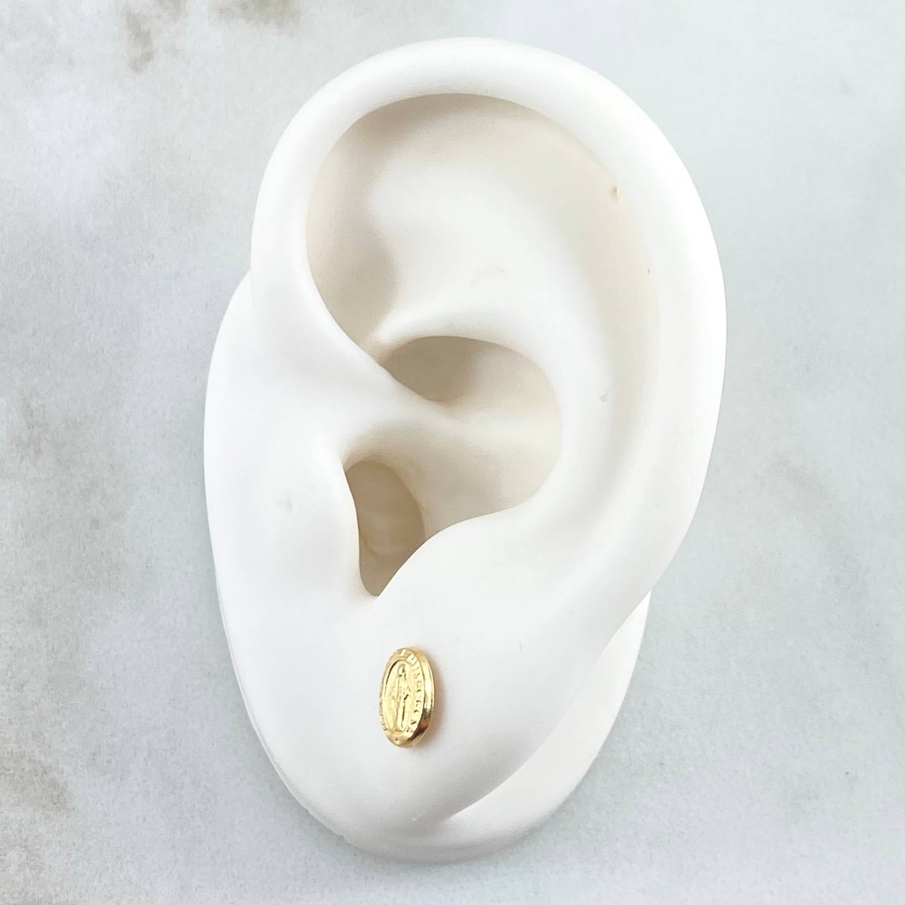 Stud Earrings Virgen Milagrosa Oval 0.6gr / 7.5mm Textured Edge 18K Yellow Gold