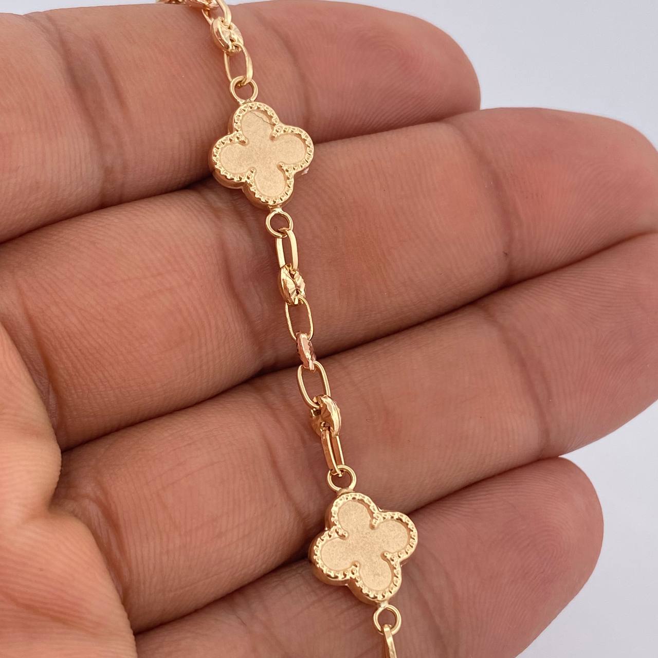 Clover Bracelet Gc 5.2gr / 7 1/2 in / Two Tone Yellow Rose 18K &