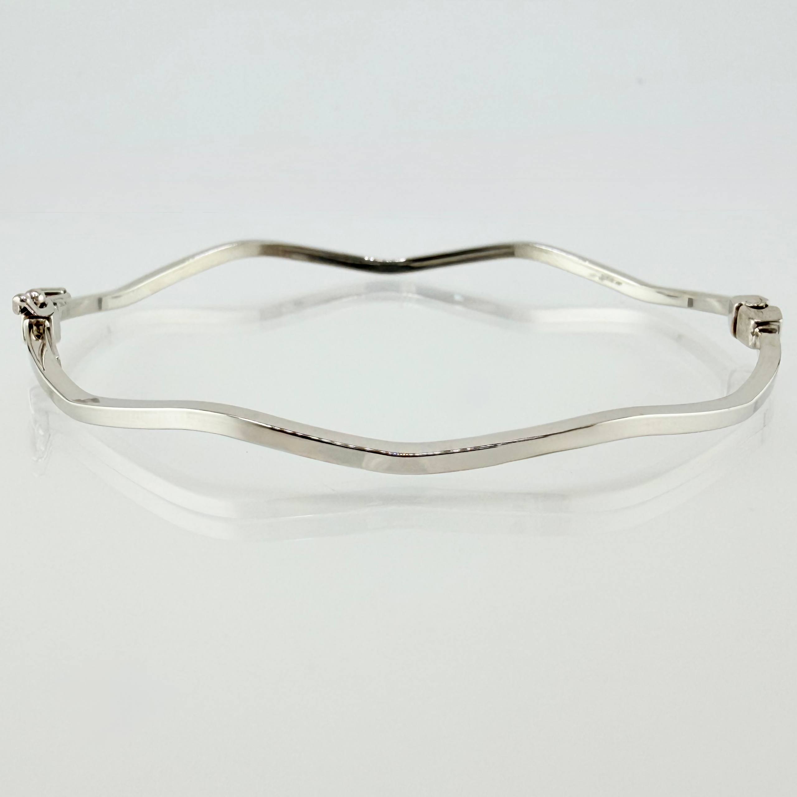 Pulso Aro Liso Ondulado 2.85gr / 7 in / 2mm Oro Blanco +4 18K ©