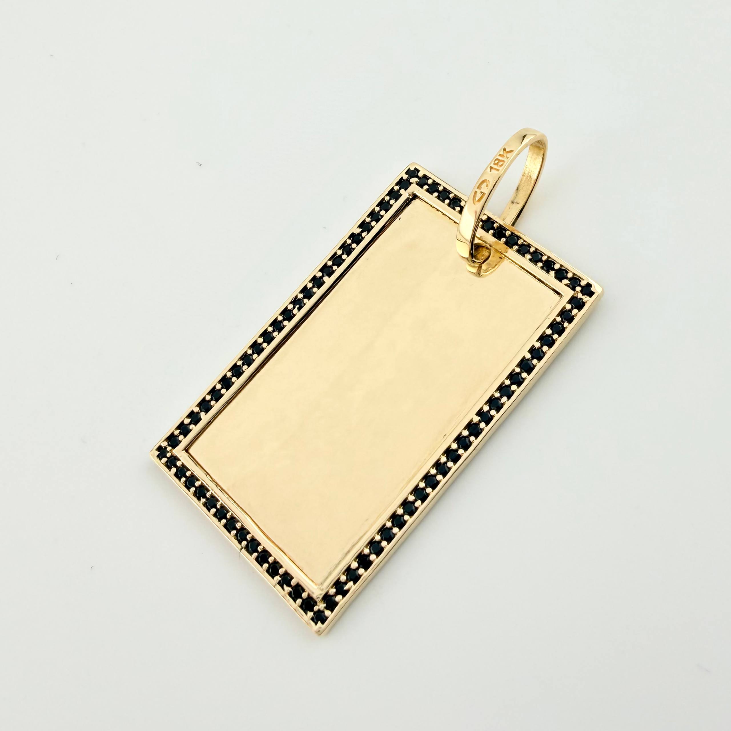 Dije Placa 9.35gr / 4.7cm / Oro Amarillo 18K