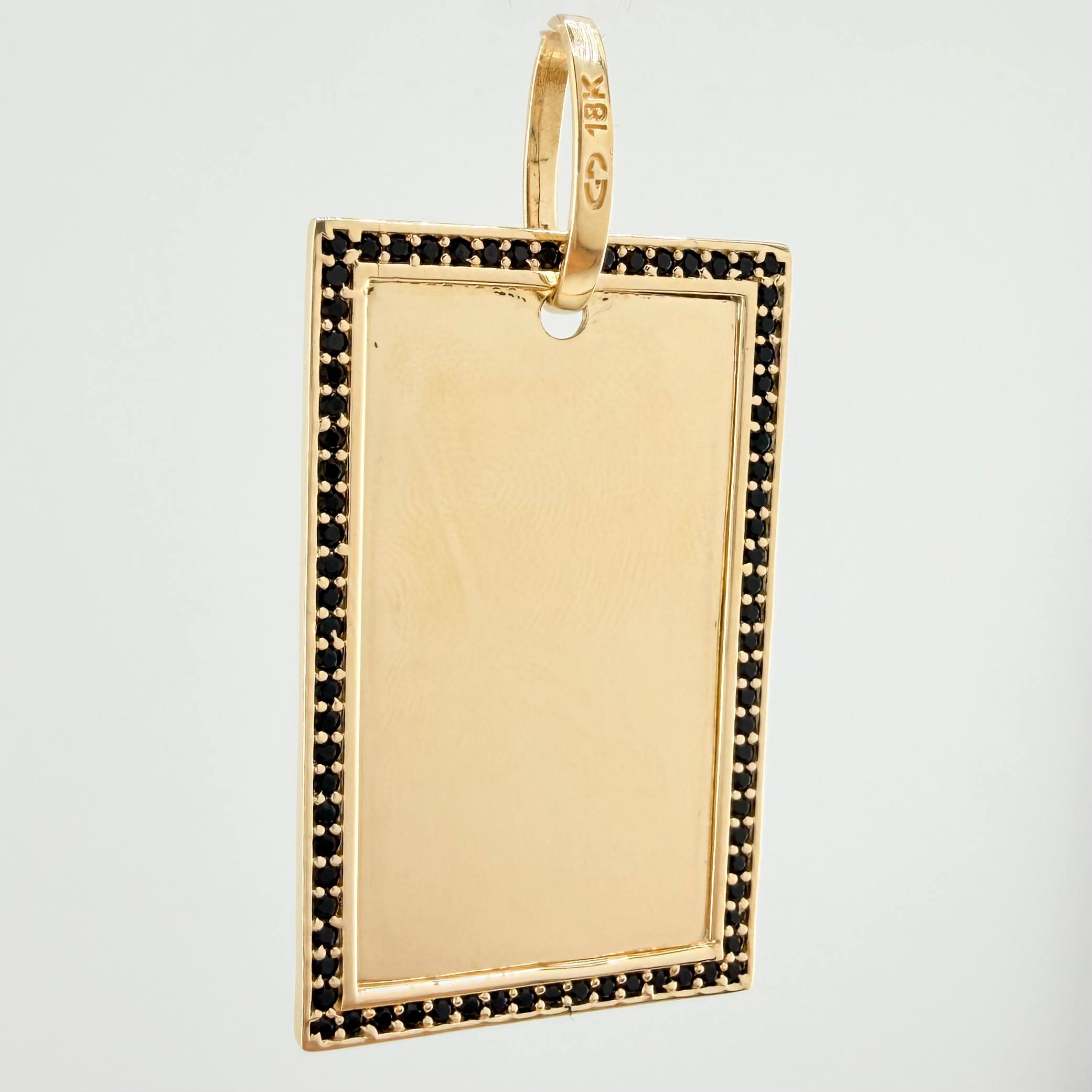 Dije Placa 9.35gr / 4.7cm / Oro Amarillo 18K