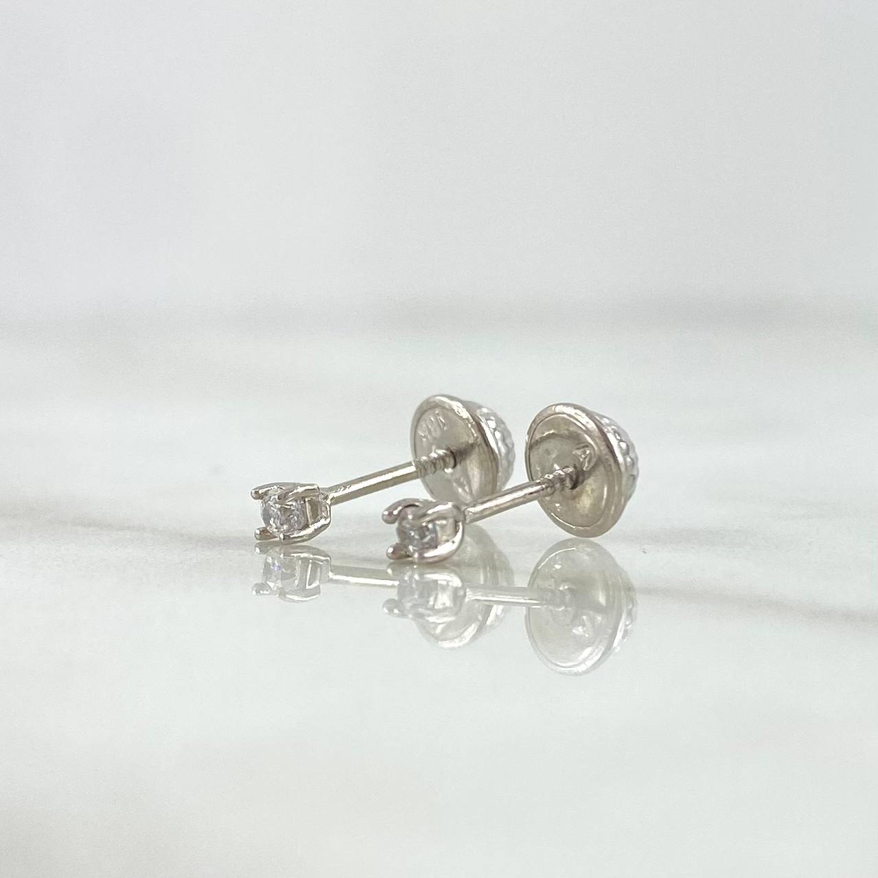 Stud Earrings Box 0.5gr / 2mm 18K White Gold ©