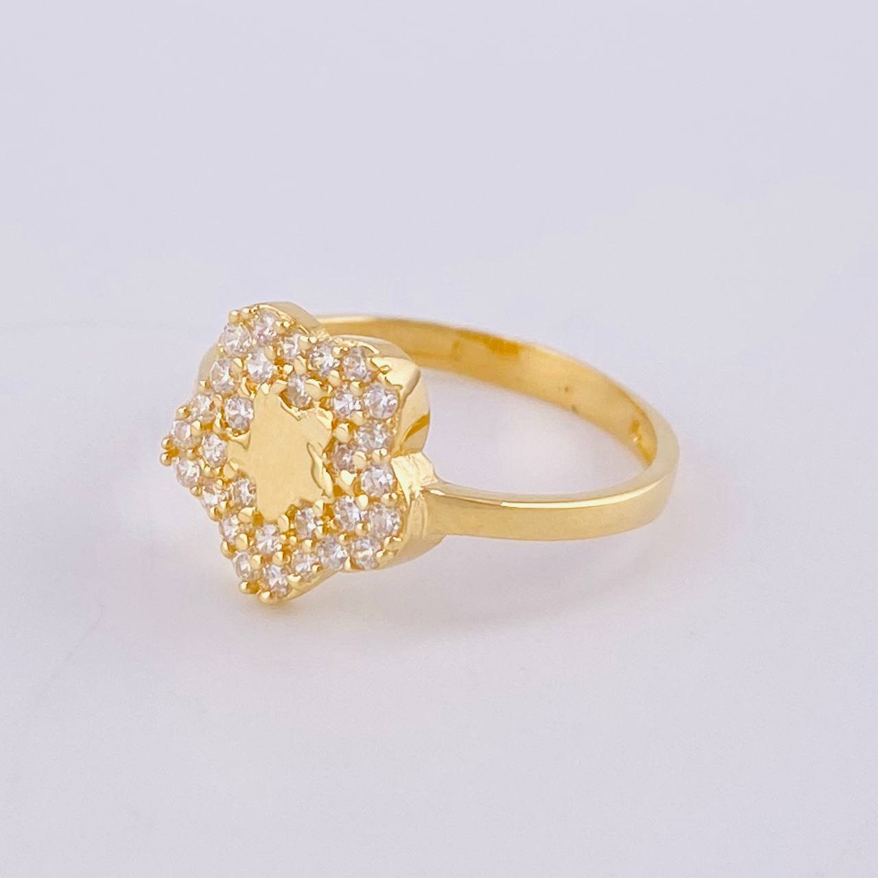 Anillo Estrella En Flor 2 g / T5 1/4 Oro Amarillo 18K