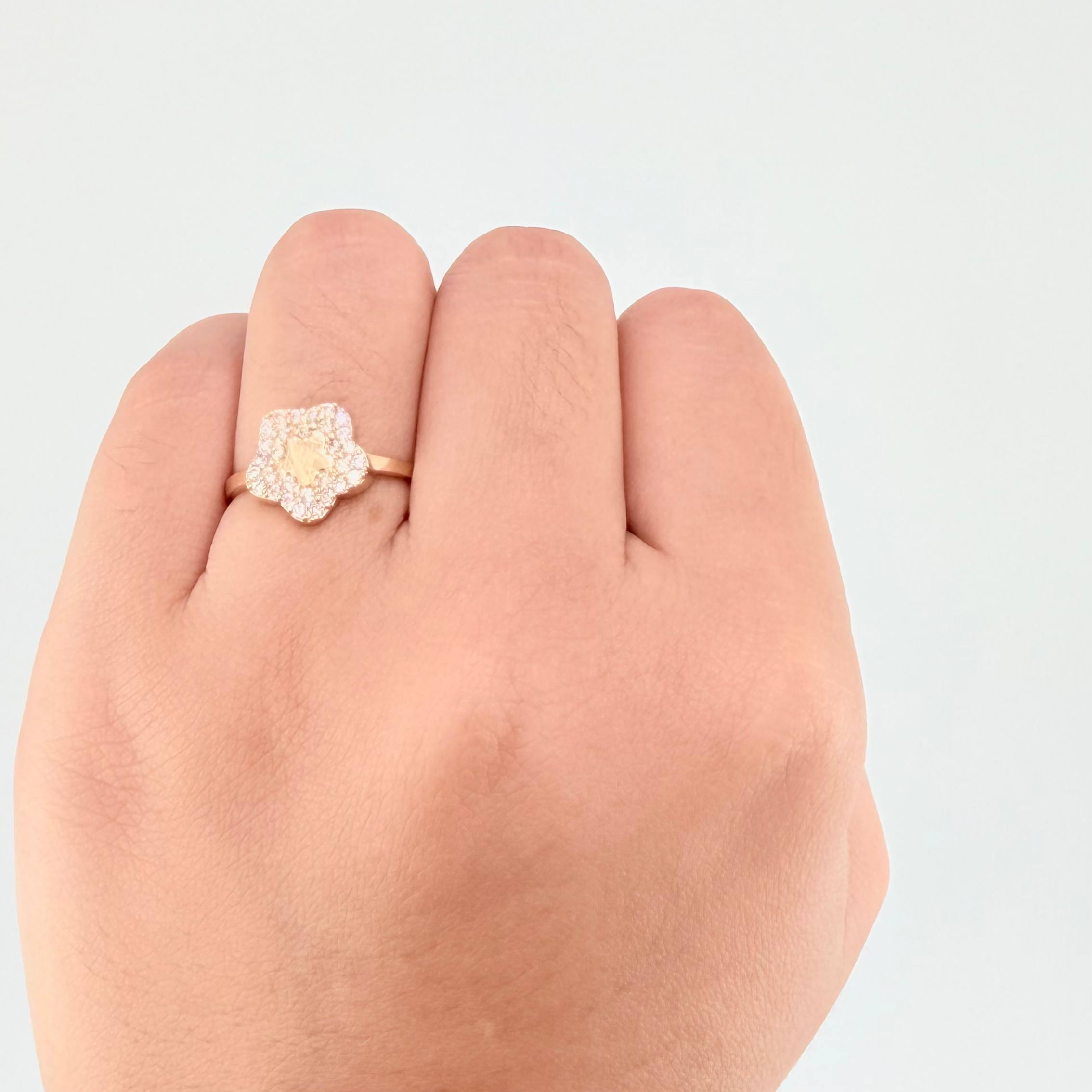 Anillo Estrella En Flor 2 g / T6 Oro Amarillo 18K