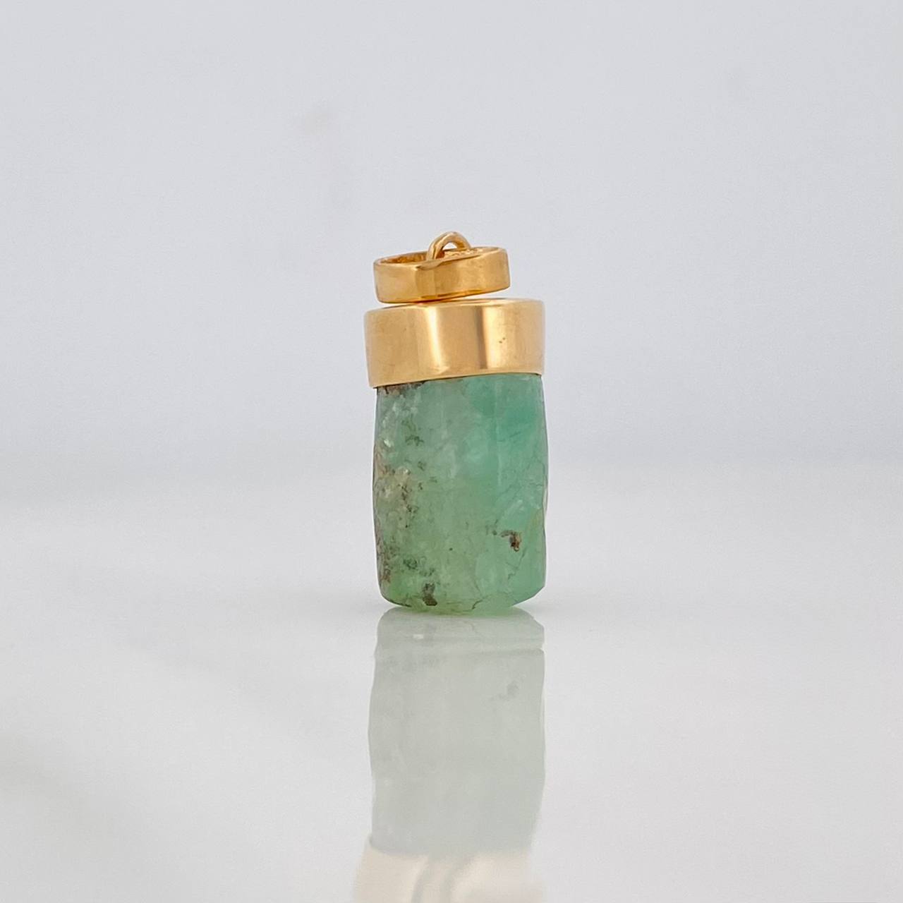 Rough Emerald Pendant 0.8g / 3/4 in 18K Yellow Gold