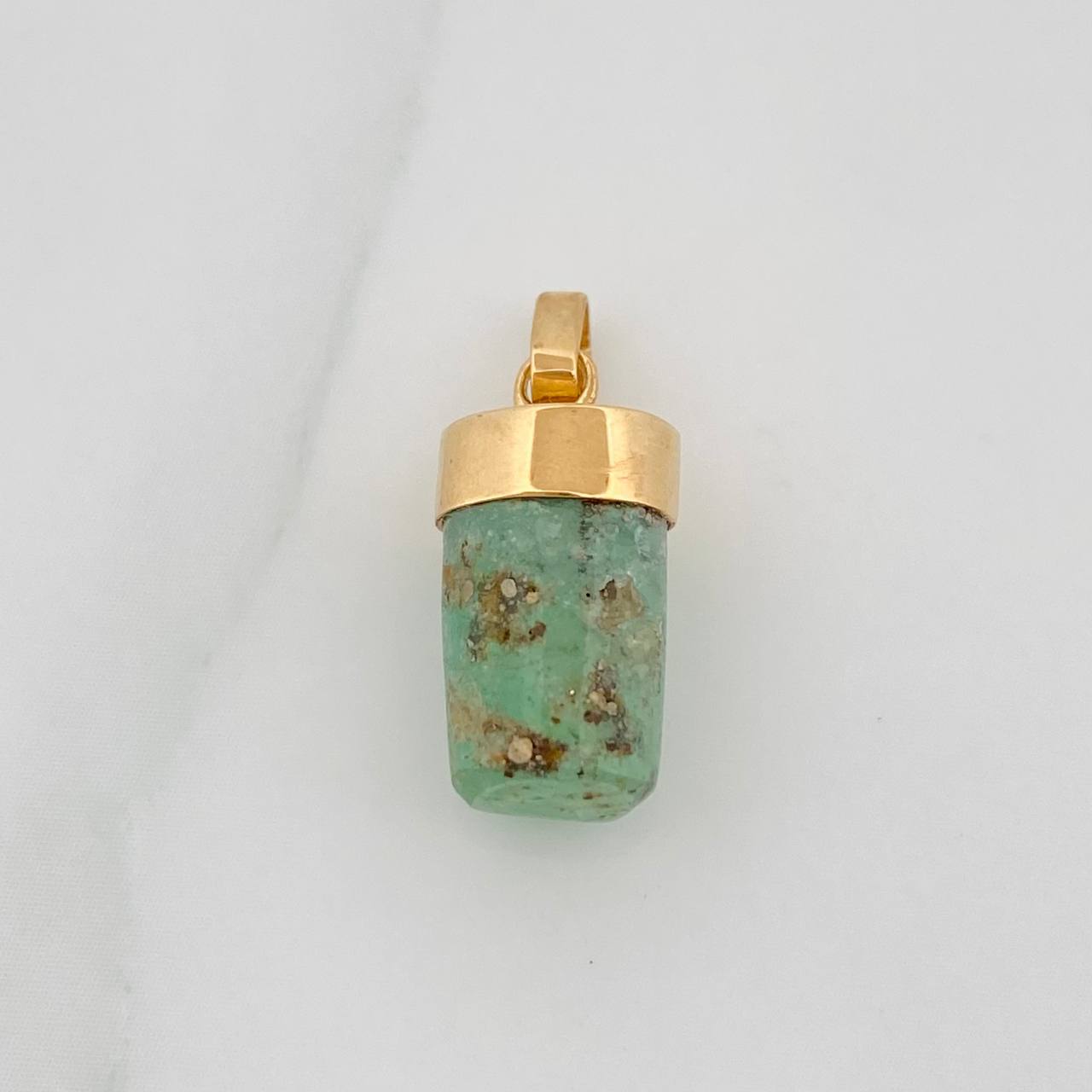 Rough Emerald Pendant 0.8g / 3/4 in 18K Yellow Gold