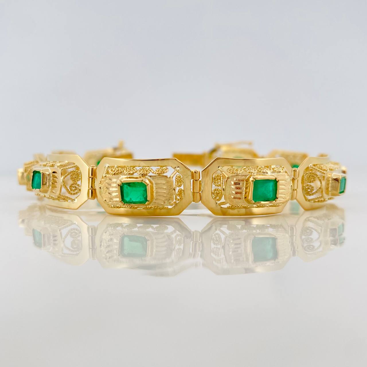 Pulso Imperial Esmeraldas 2.7qts 18.95g / 8 1/4 in / 10.32mm Oro Amarillo 18K