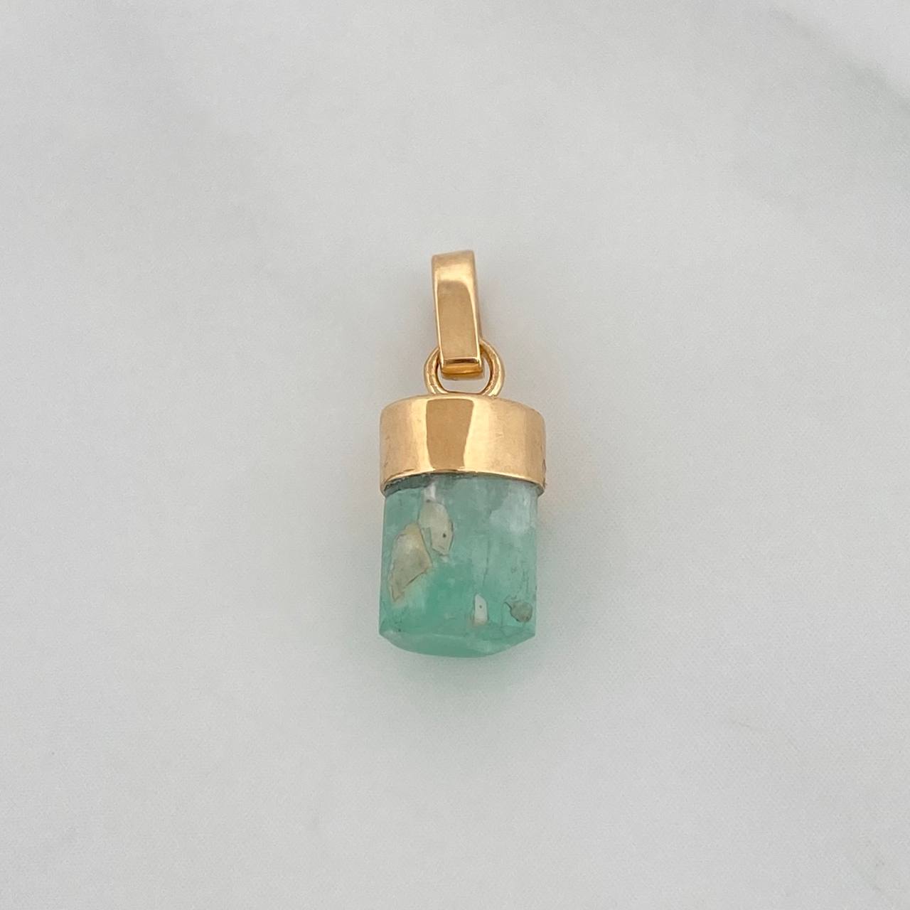 Rough Emerald Pendant 0.4g / 1/2 in 18K Yellow Gold