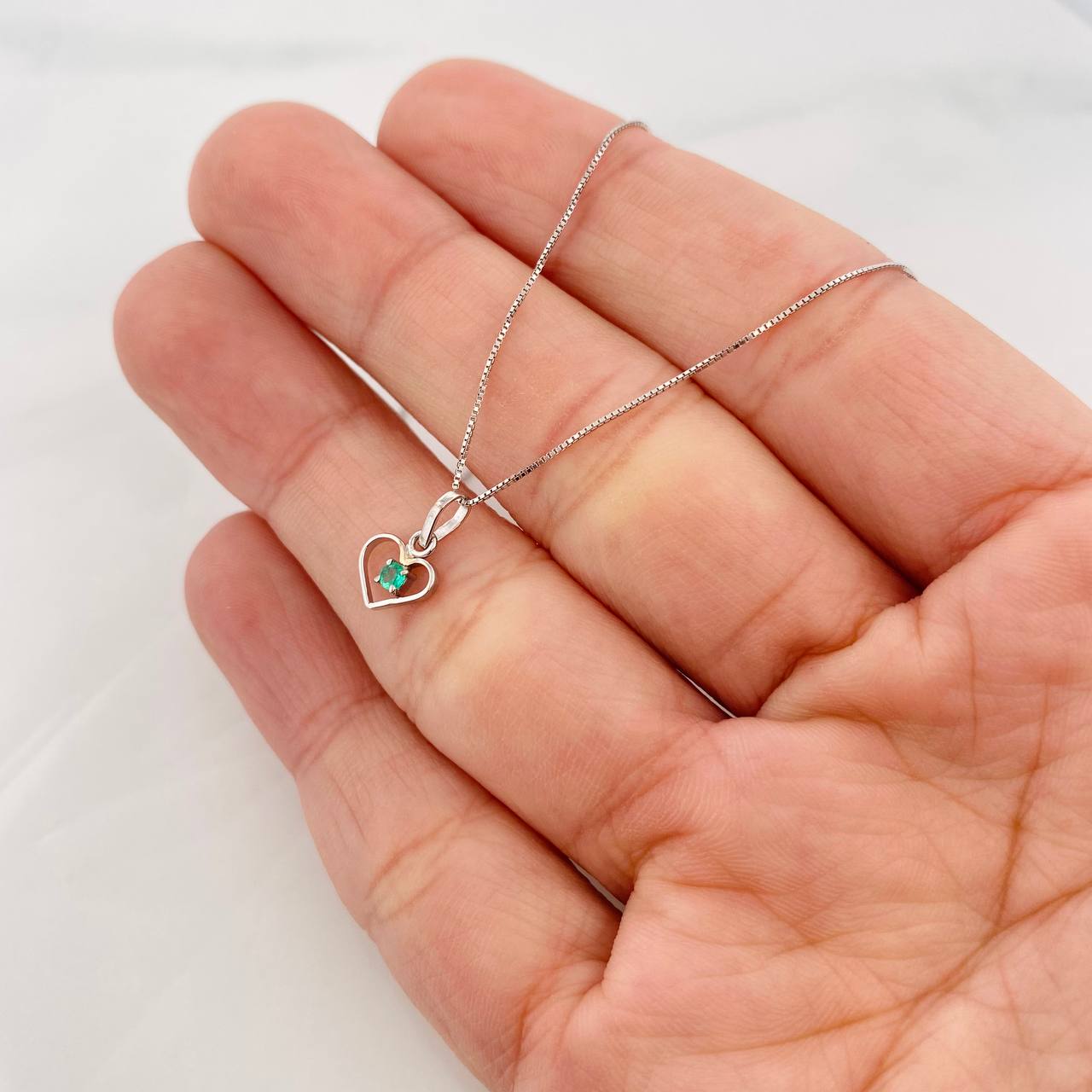 Set Cadena Veneciana + Dije Corazon Esmeralda 0.3pts / 1.3g / 18 in Oro Blanco 18K