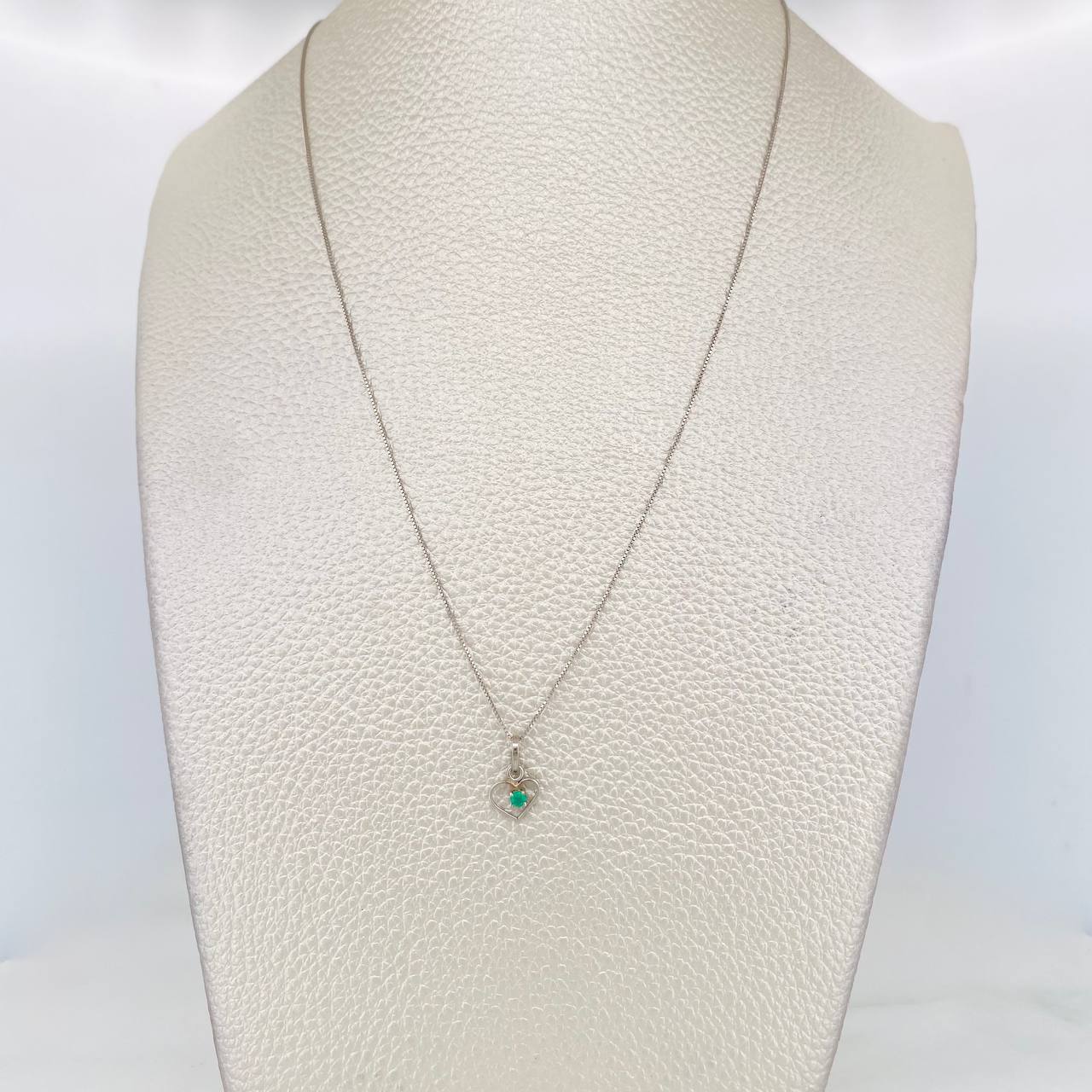 Set Cadena Veneciana + Dije Corazon Esmeralda 0.3pts / 1.3g / 18 in Oro Blanco 18K