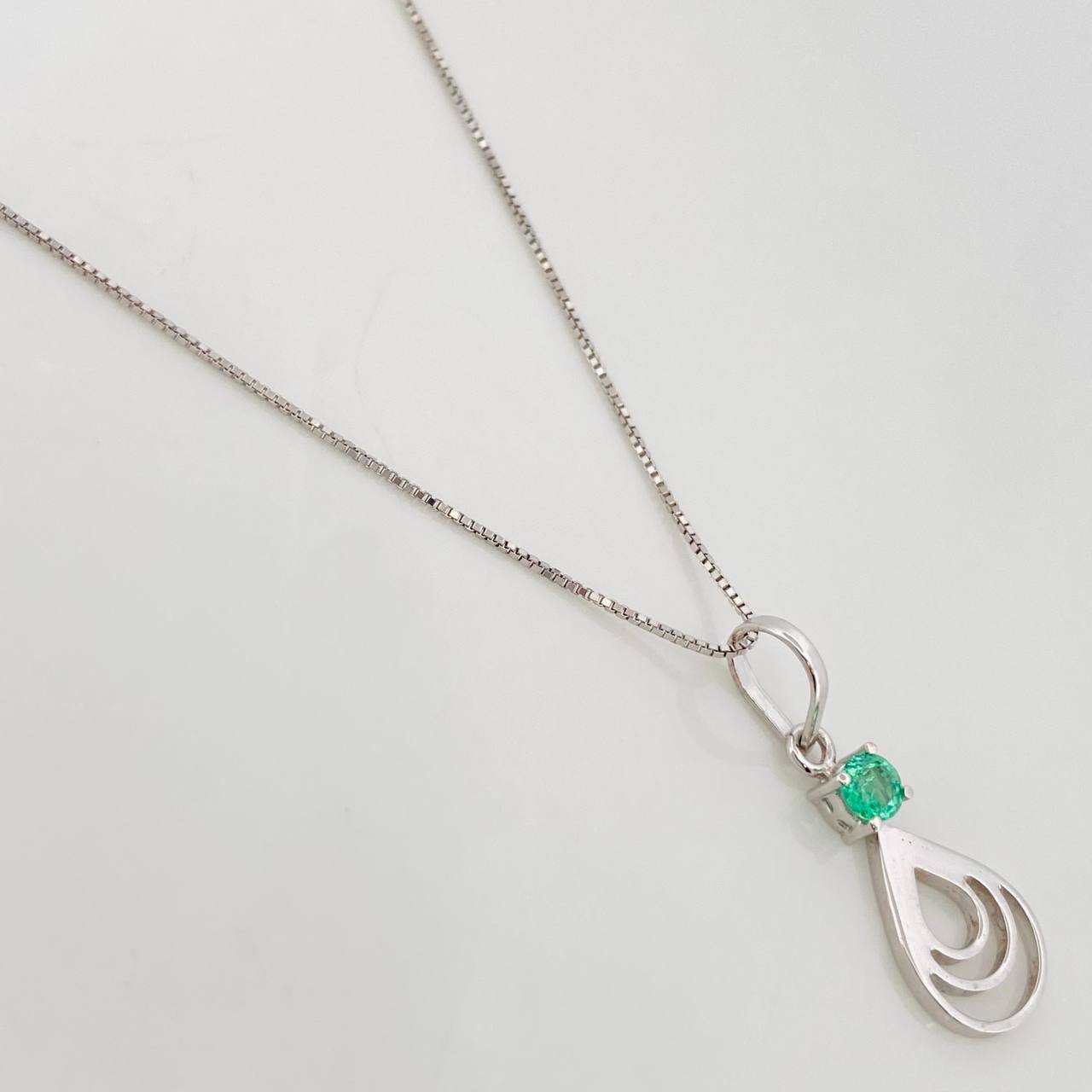 Venetian Chain Set + Emerald Drop Pendant 0.6pts / 1.65g / 18 in White Gold 18K