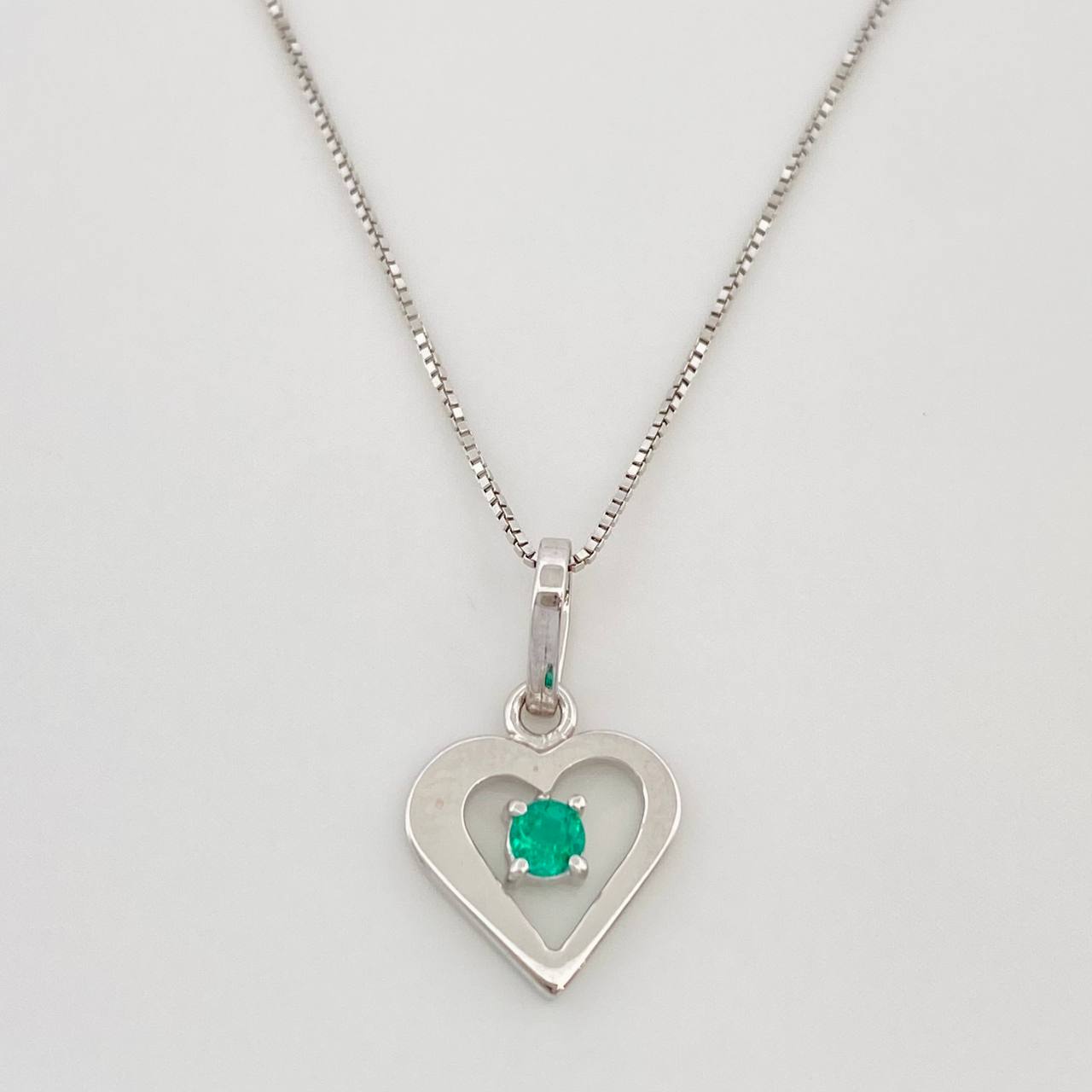 Set Cadena Veneciana + Dije Corazon Esmeralda 0.4pts / 1.45g / 18 in Oro Blanco 18K