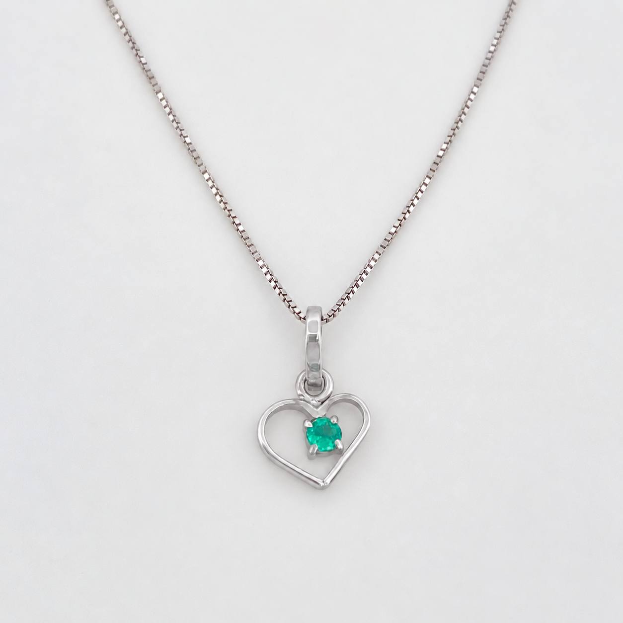 Set Cadena Veneciana + Dije Corazon Esmeralda 0.3pts / 1.3g / 18 in Oro Blanco 18K