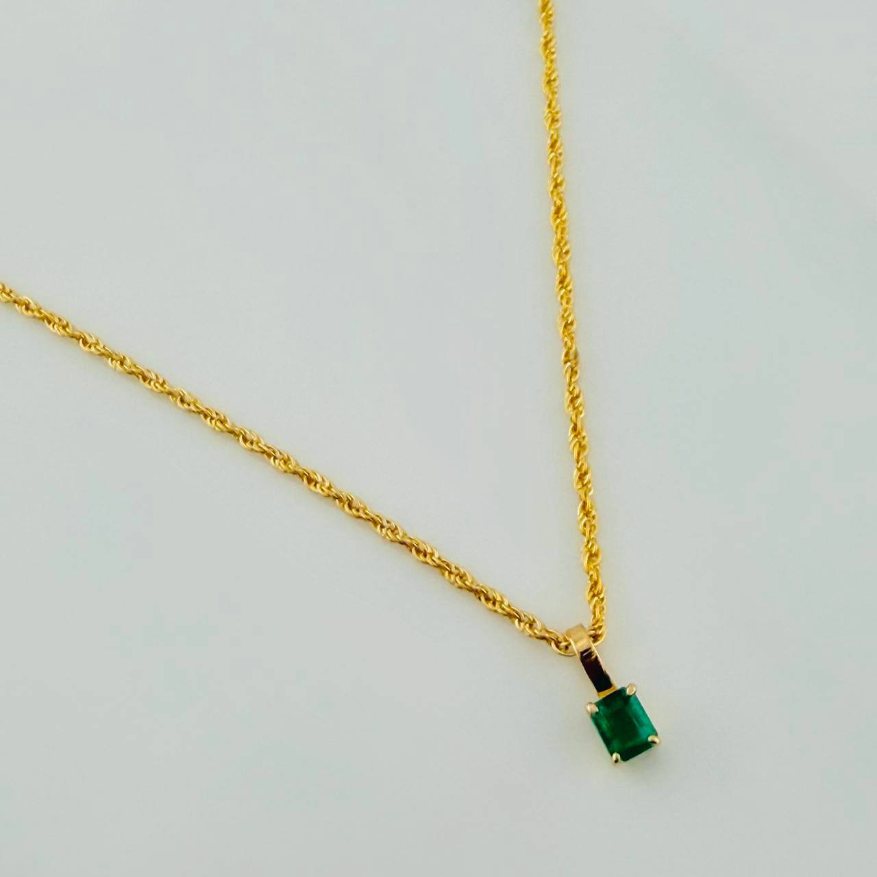 Set Lazo+Rectangular Esmeralda 1.1gr / 19 3/4 in / 1.2mm Oro Amarillo 18K &