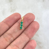 Dije Trio Lineal 1gr / 1.9cm / Esmeraldas 45Pts Oro Amarillo 18K (Joya) ©