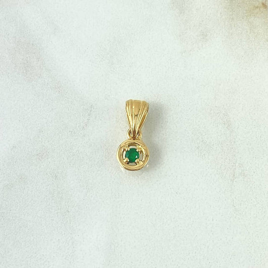 Dije Solitario En Aro 1.2gr / 1.5cm / Esmeraldas 06Pts Oro Amarillo 18K (Joya) ©